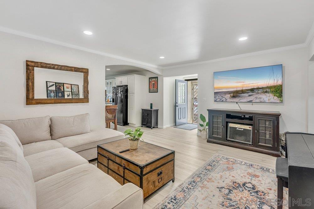 711 Island Ct B