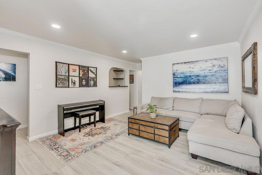 711 Island Ct B