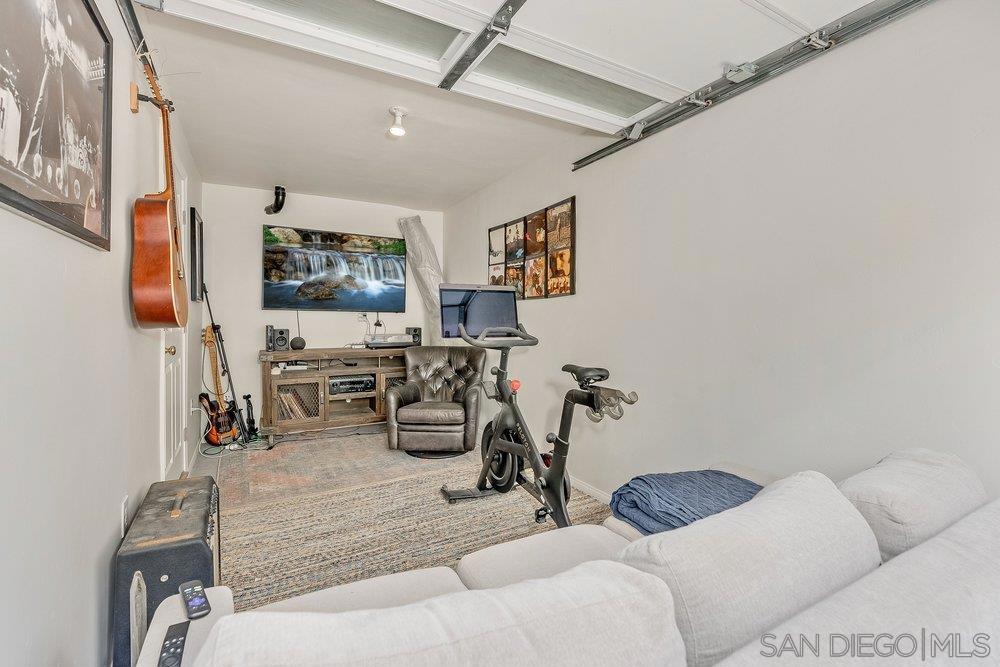 711 Island Ct B