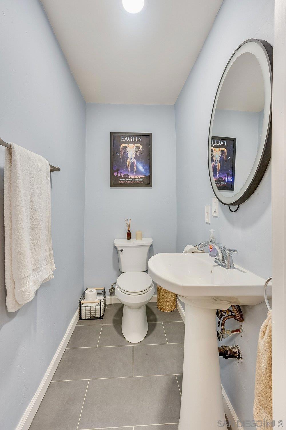 711 Island Ct B