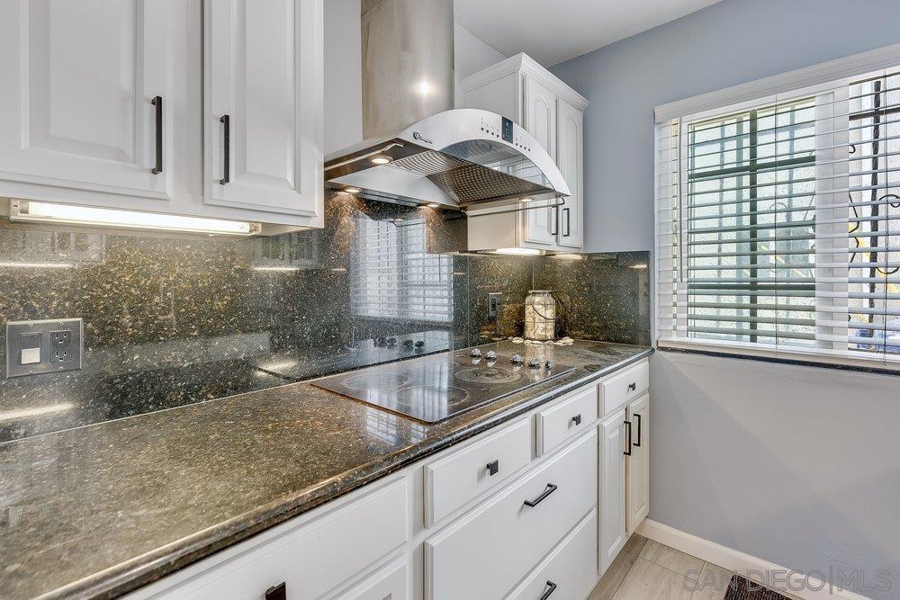 711 Island Ct B