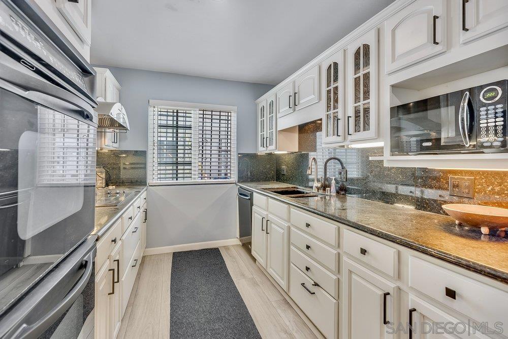 711 Island Ct B