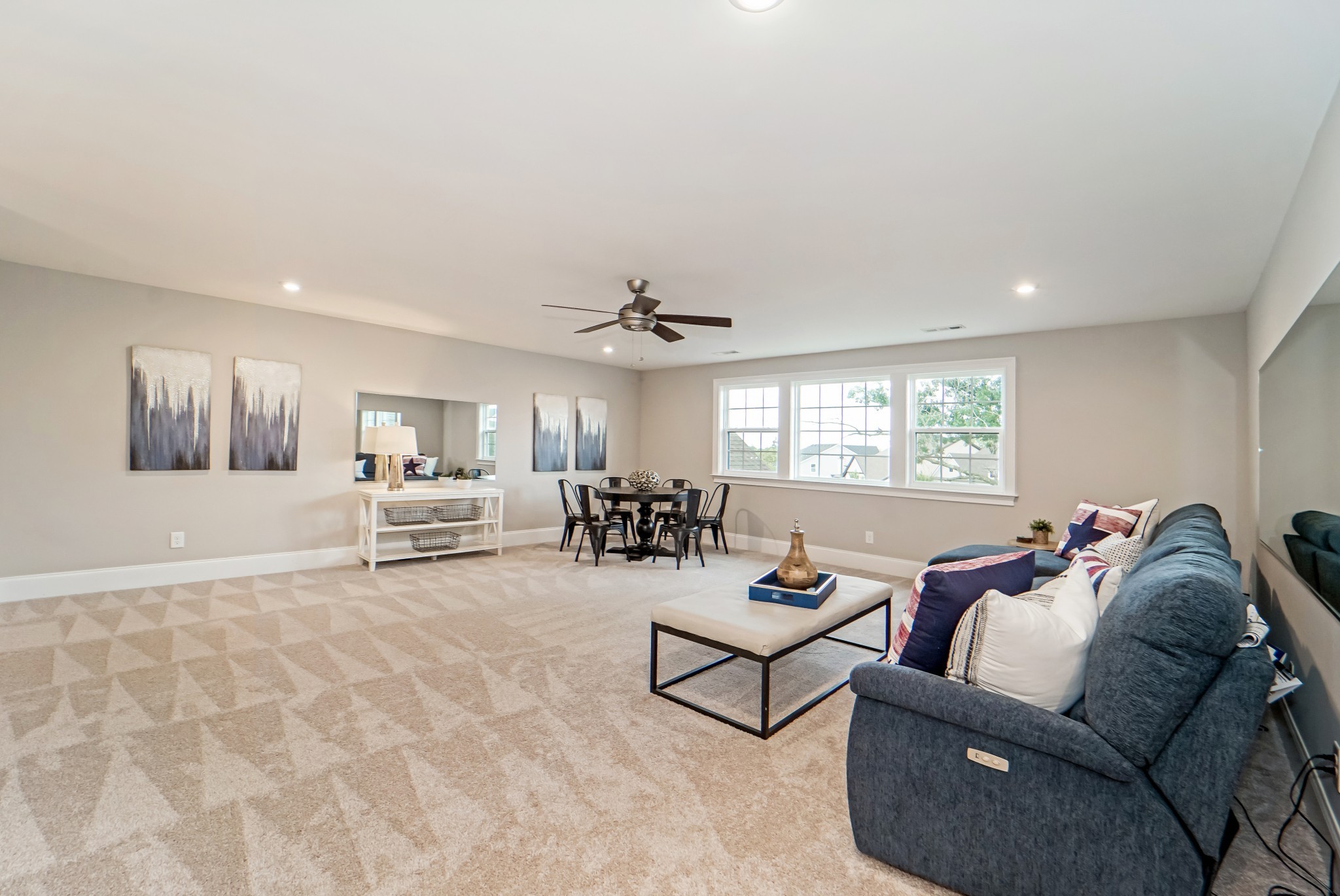 1042 Carlisle Ln