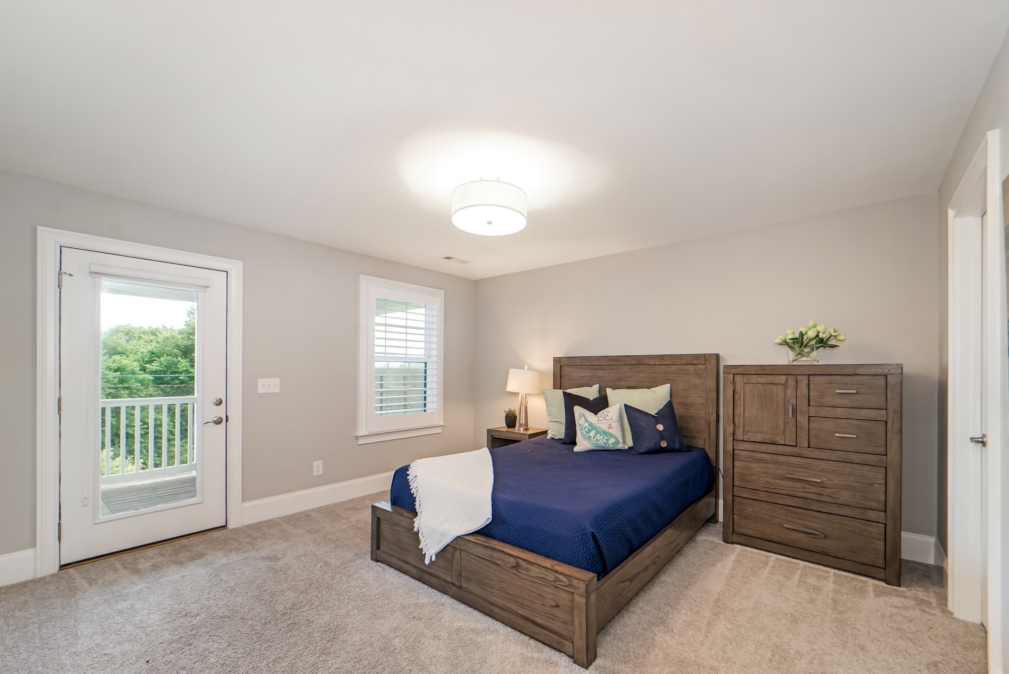 1042 Carlisle Ln