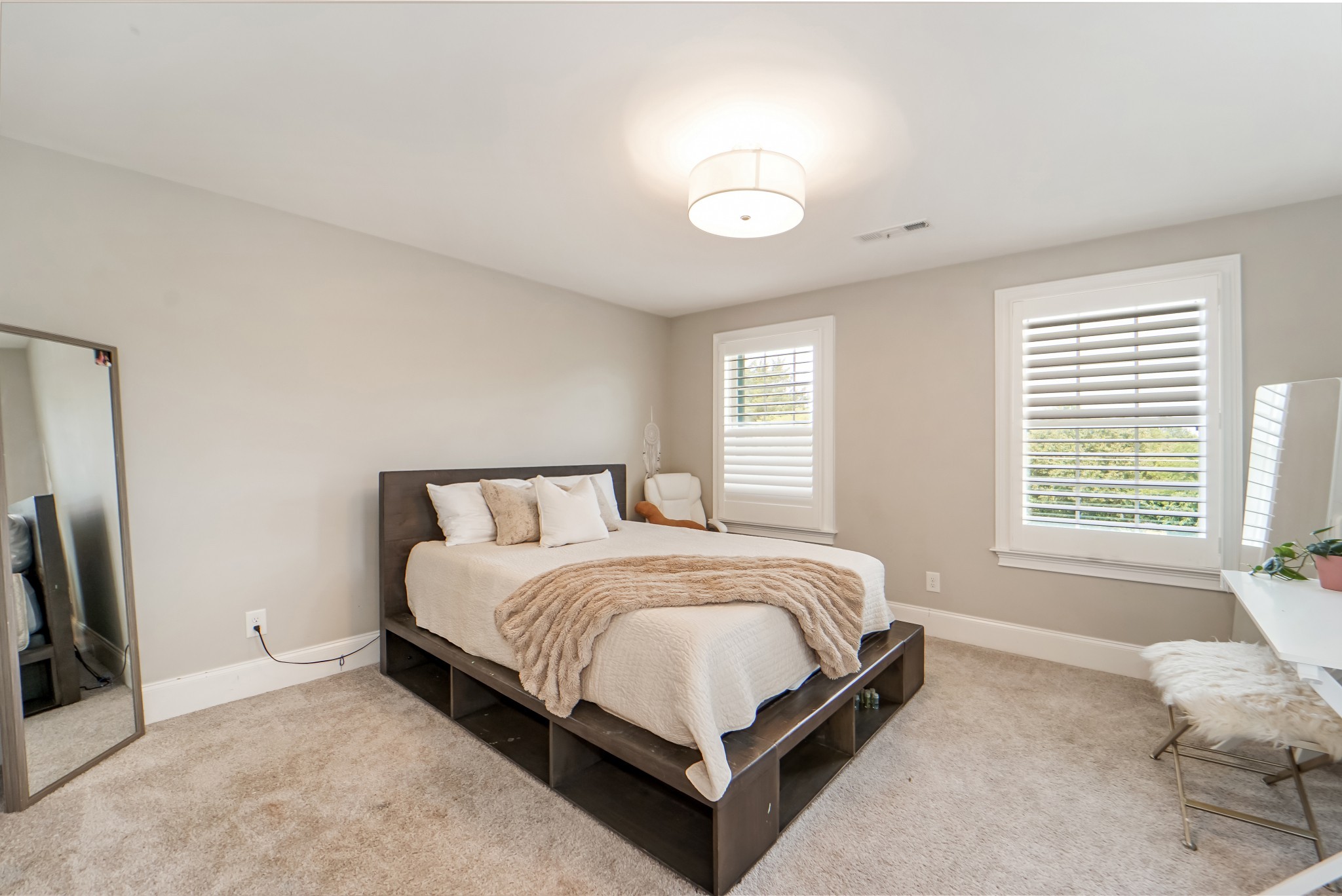 1042 Carlisle Ln