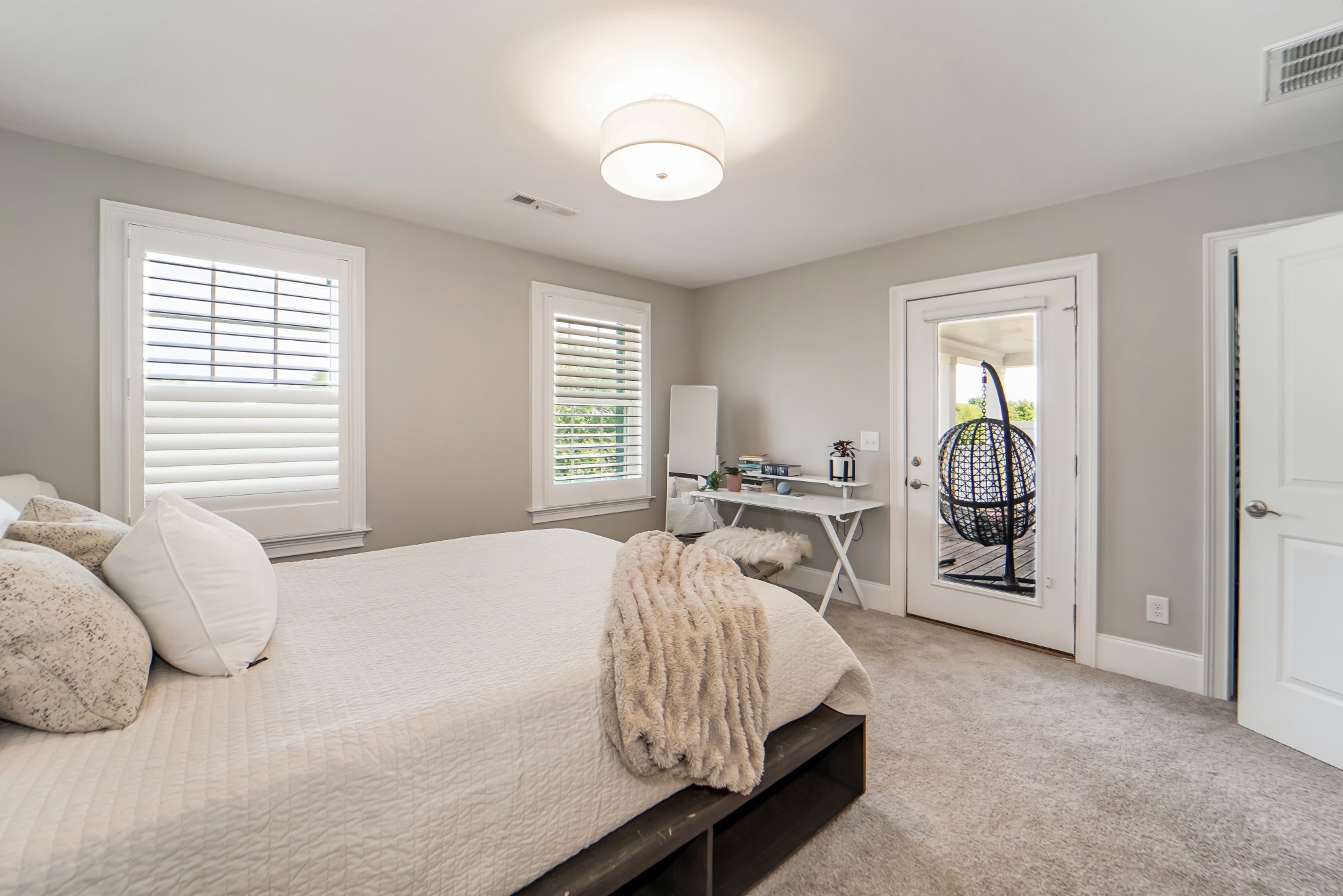 1042 Carlisle Ln