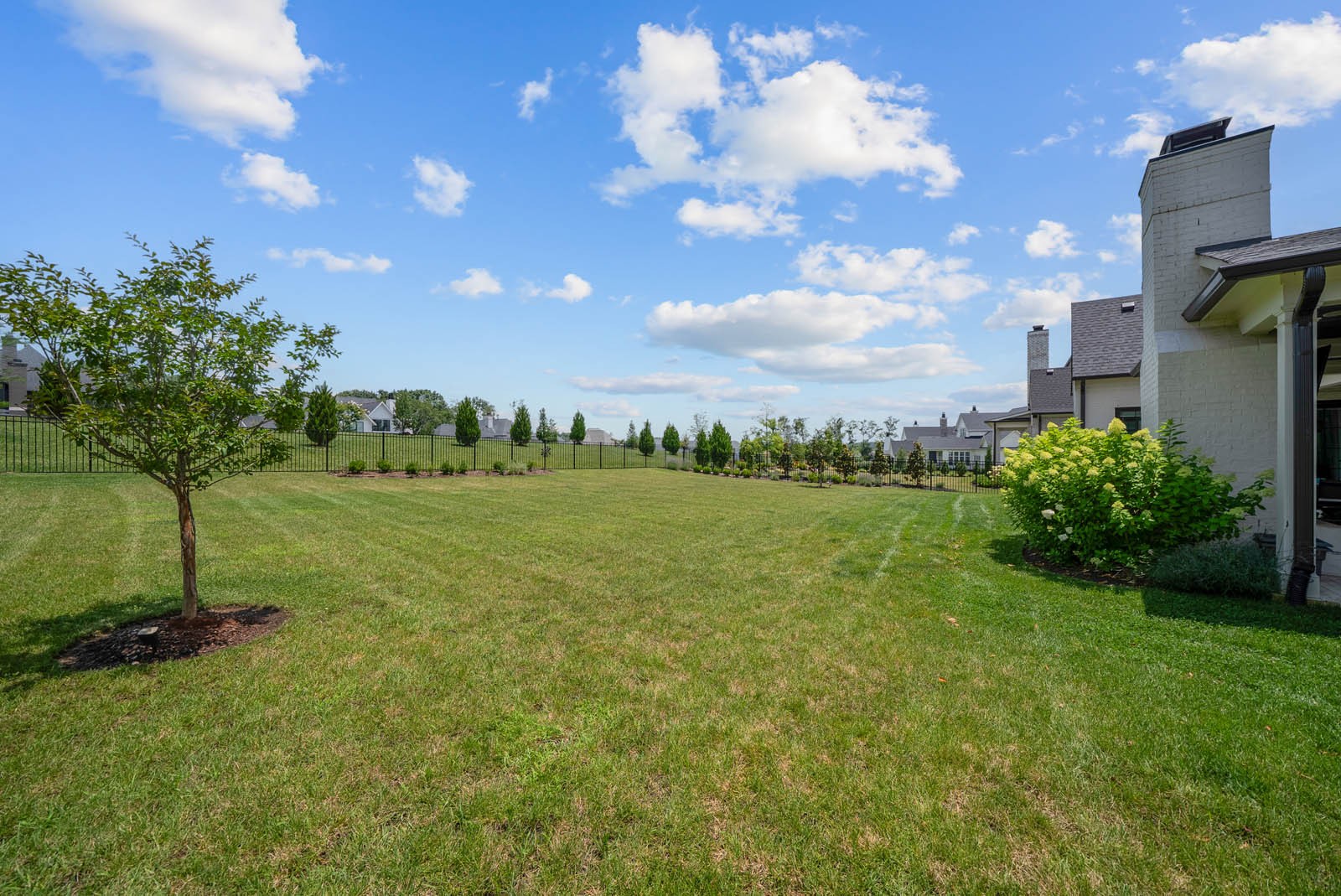 8869 Edgecomb Dr