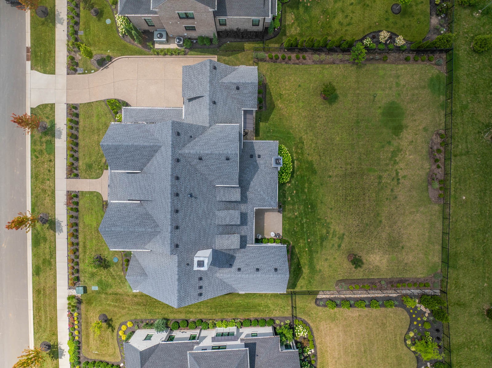 8869 Edgecomb Dr