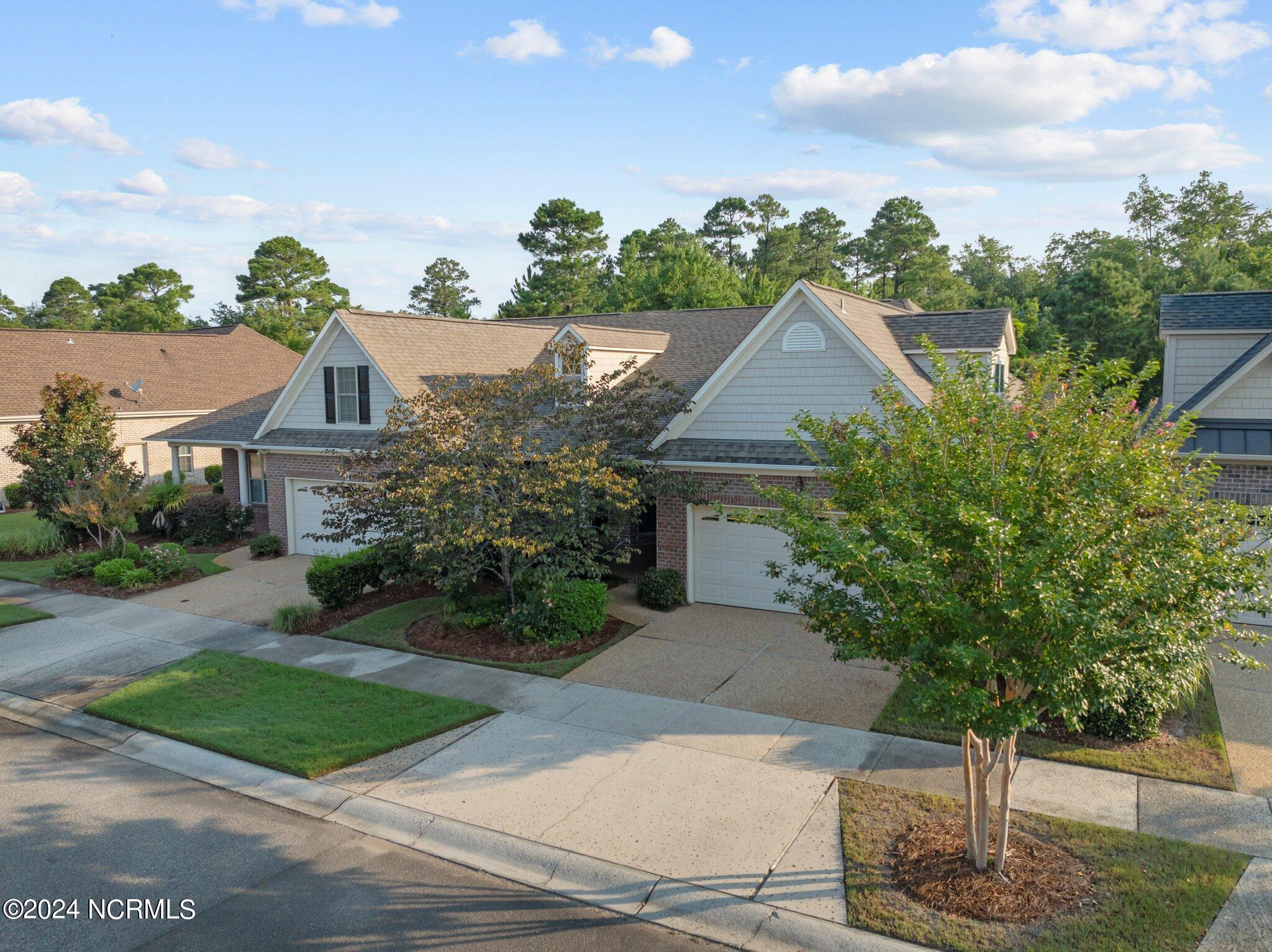 2422 W Oak Bridge Way NE