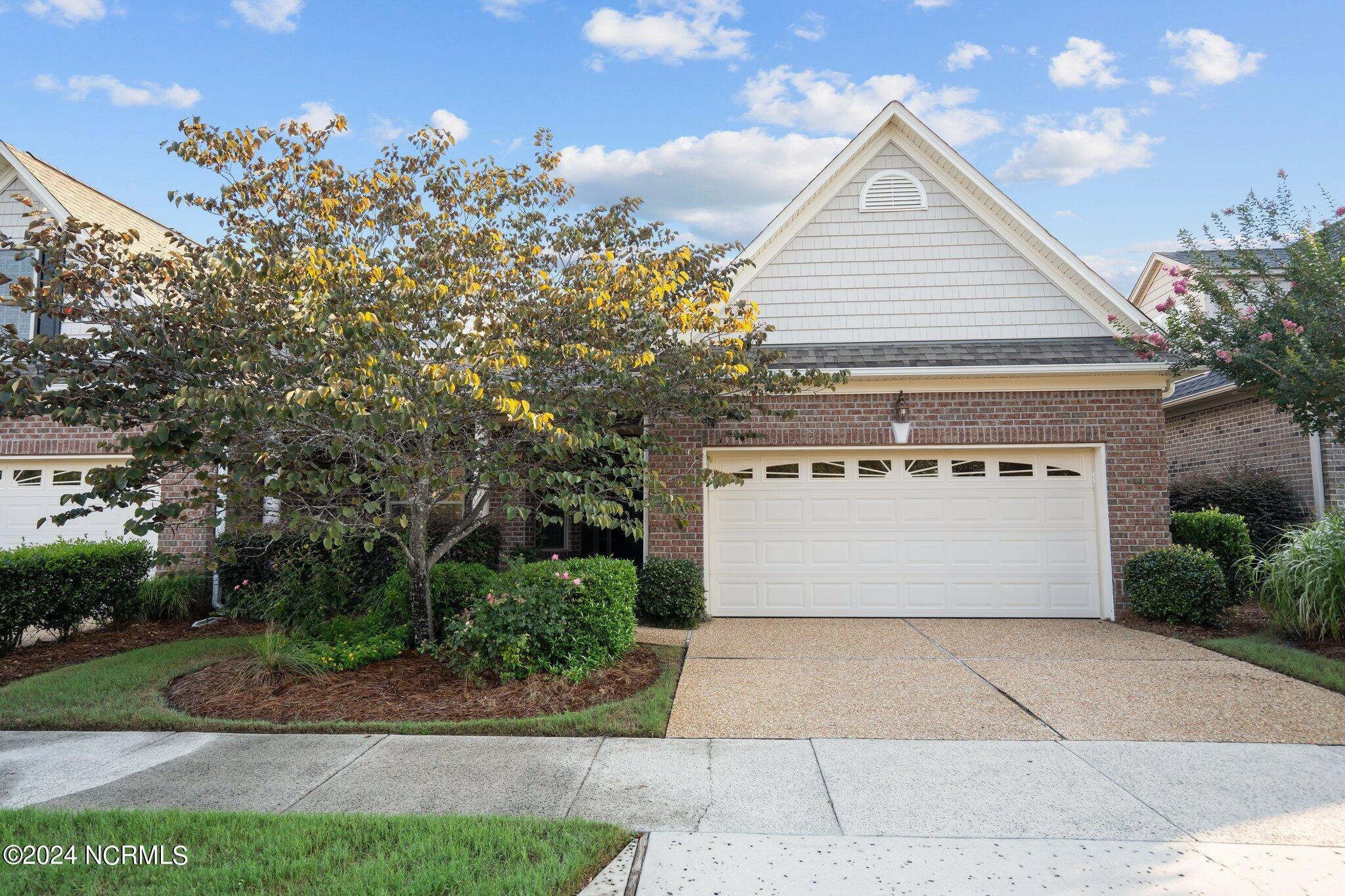 2422 W Oak Bridge Way NE