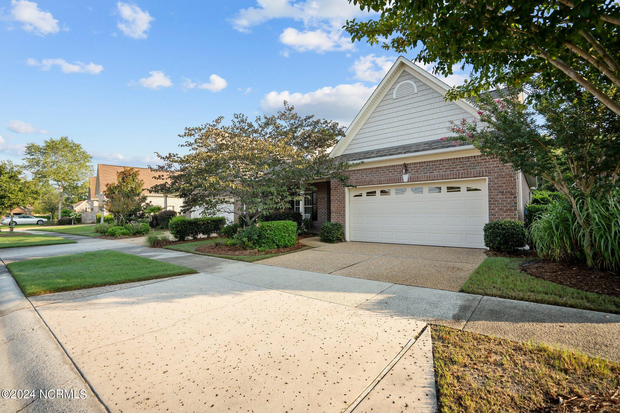 2422 W Oak Bridge Way NE