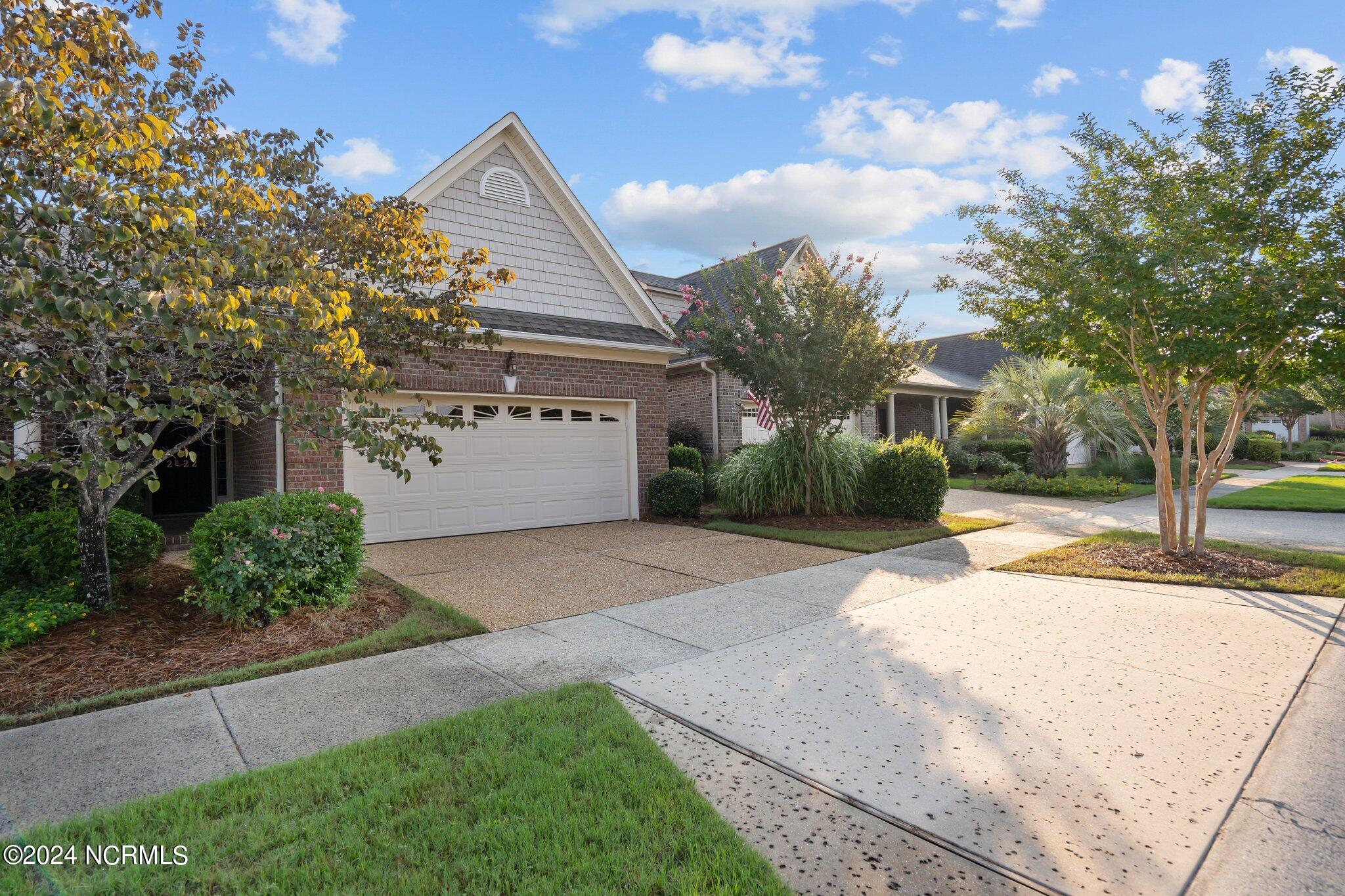 2422 W Oak Bridge Way NE