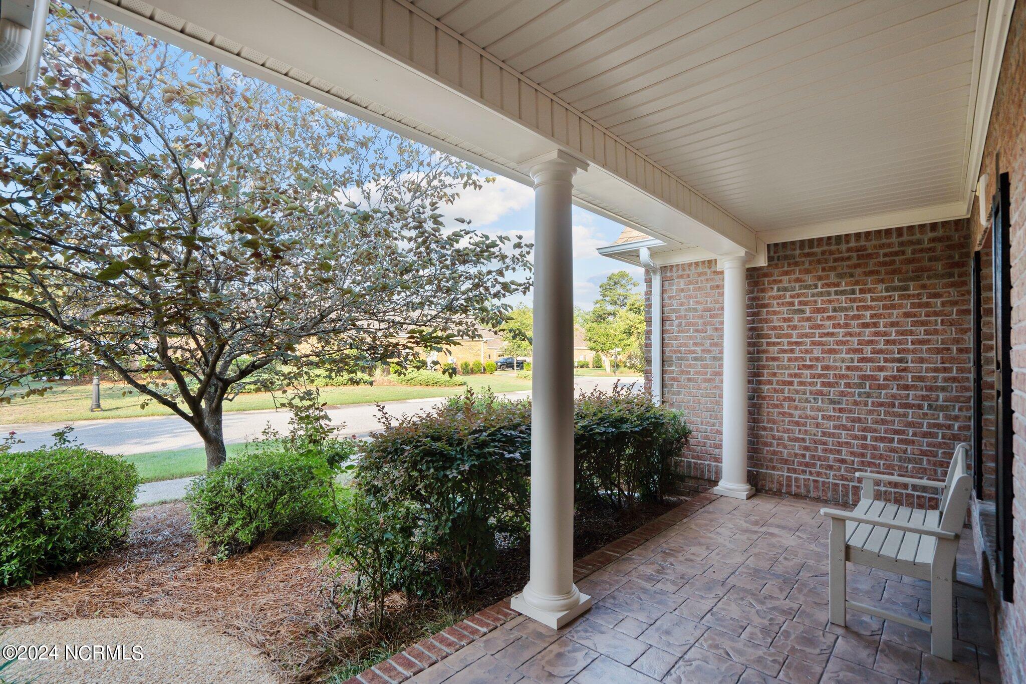 2422 W Oak Bridge Way NE
