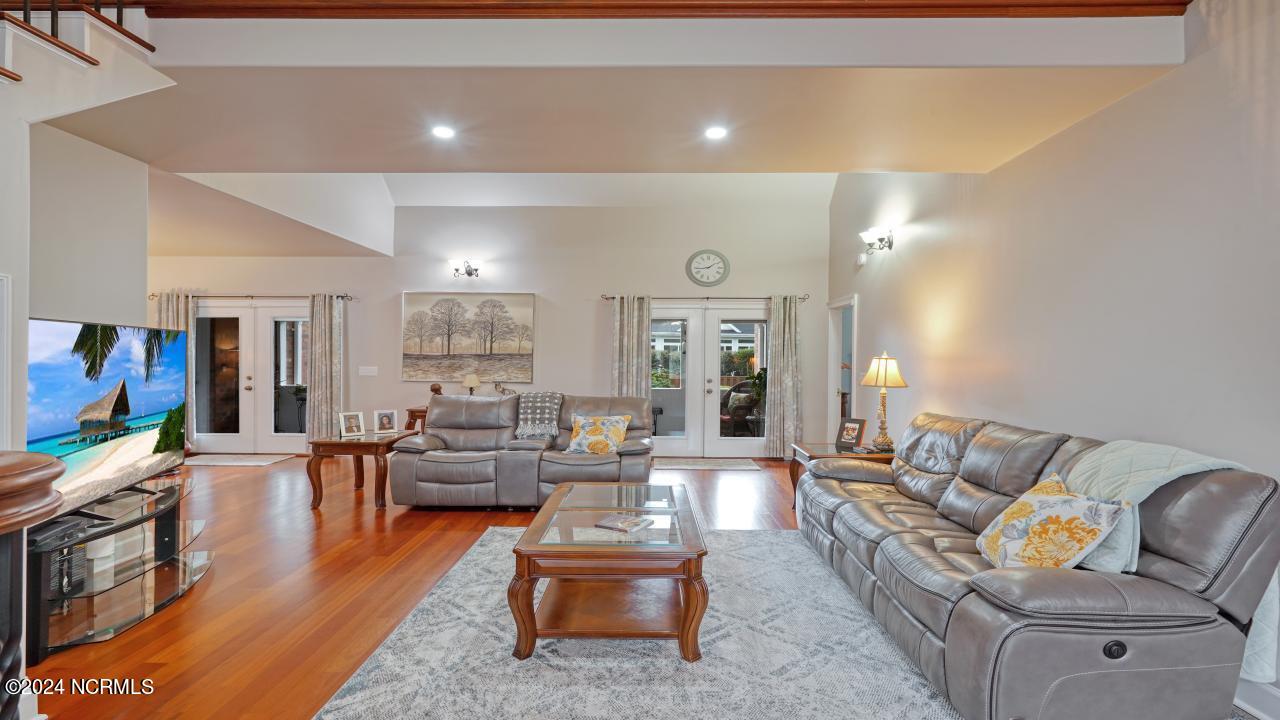 1077 Ridgemont Drive