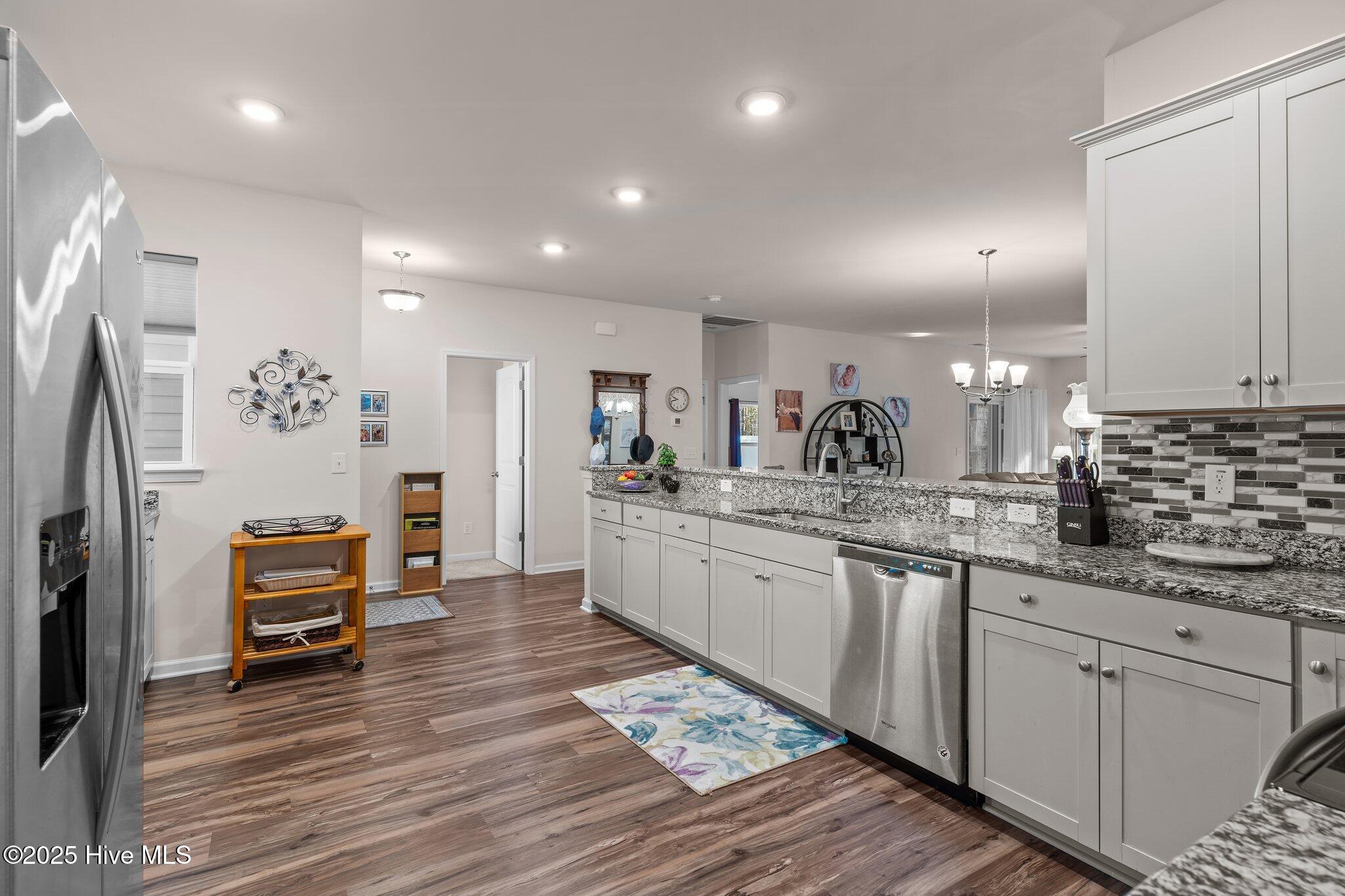 608 Dellcastle Court NW