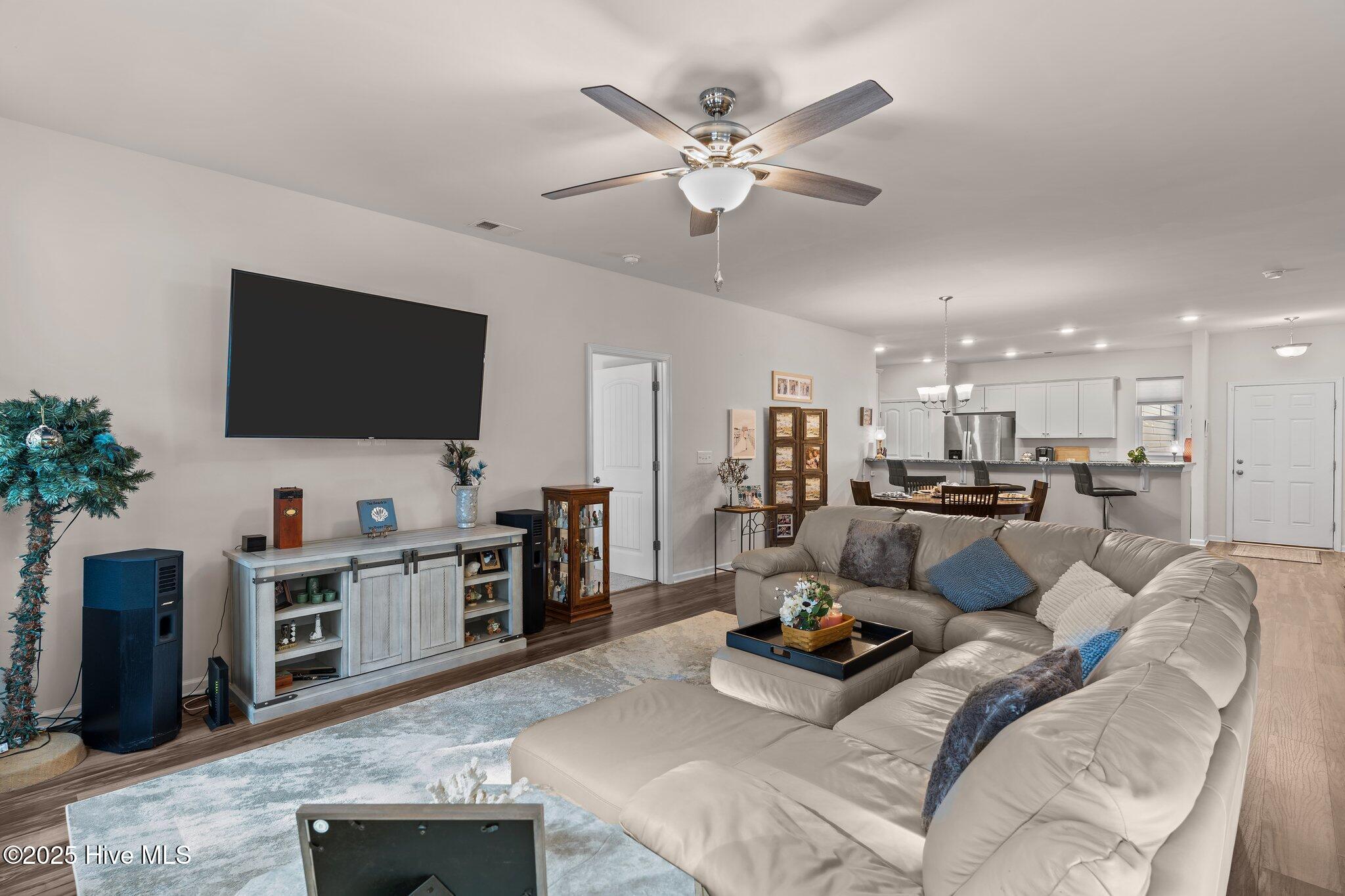 608 Dellcastle Court NW