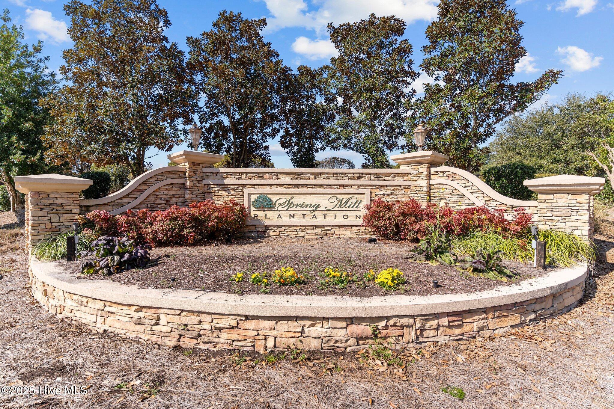 608 Dellcastle Court NW