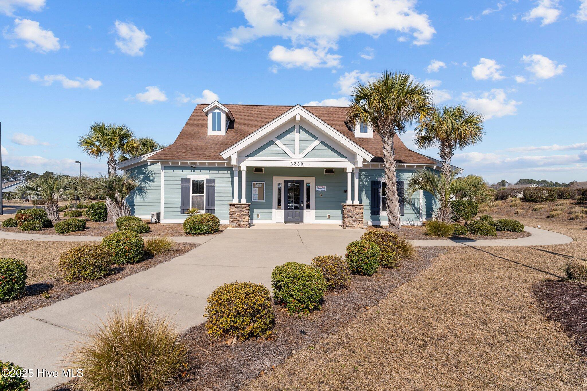 608 Dellcastle Court NW