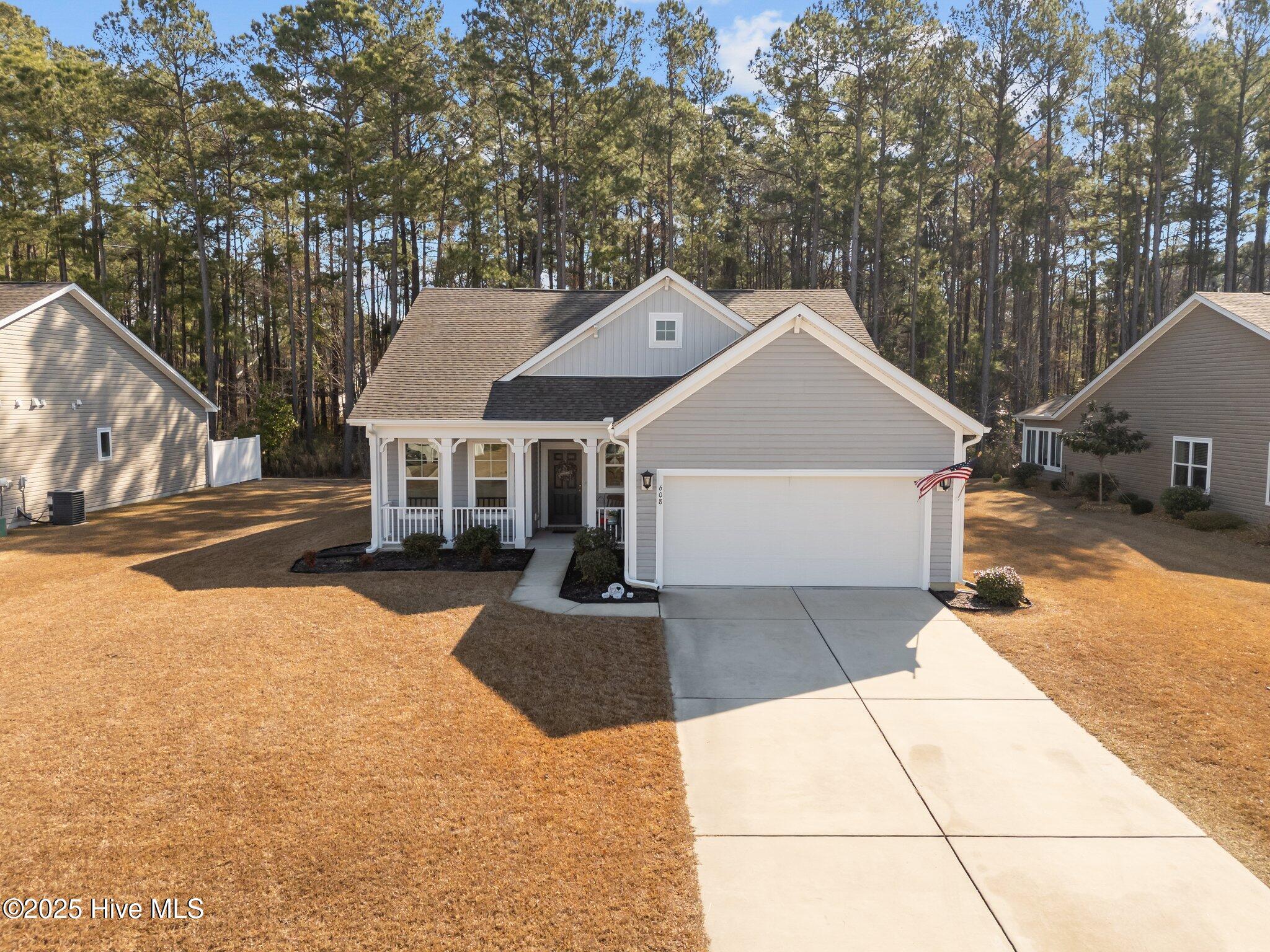 608 Dellcastle Court NW