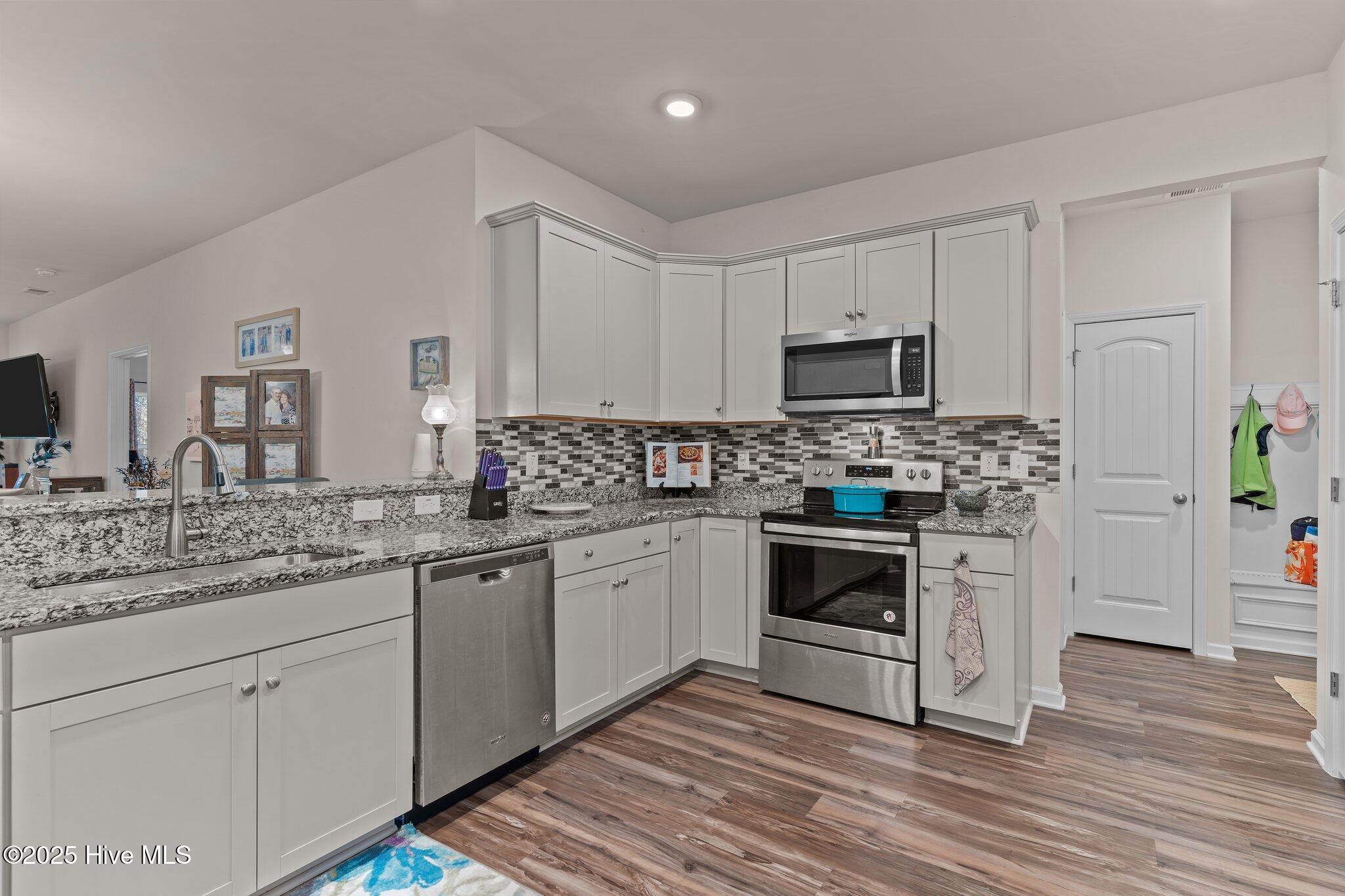 608 Dellcastle Court NW