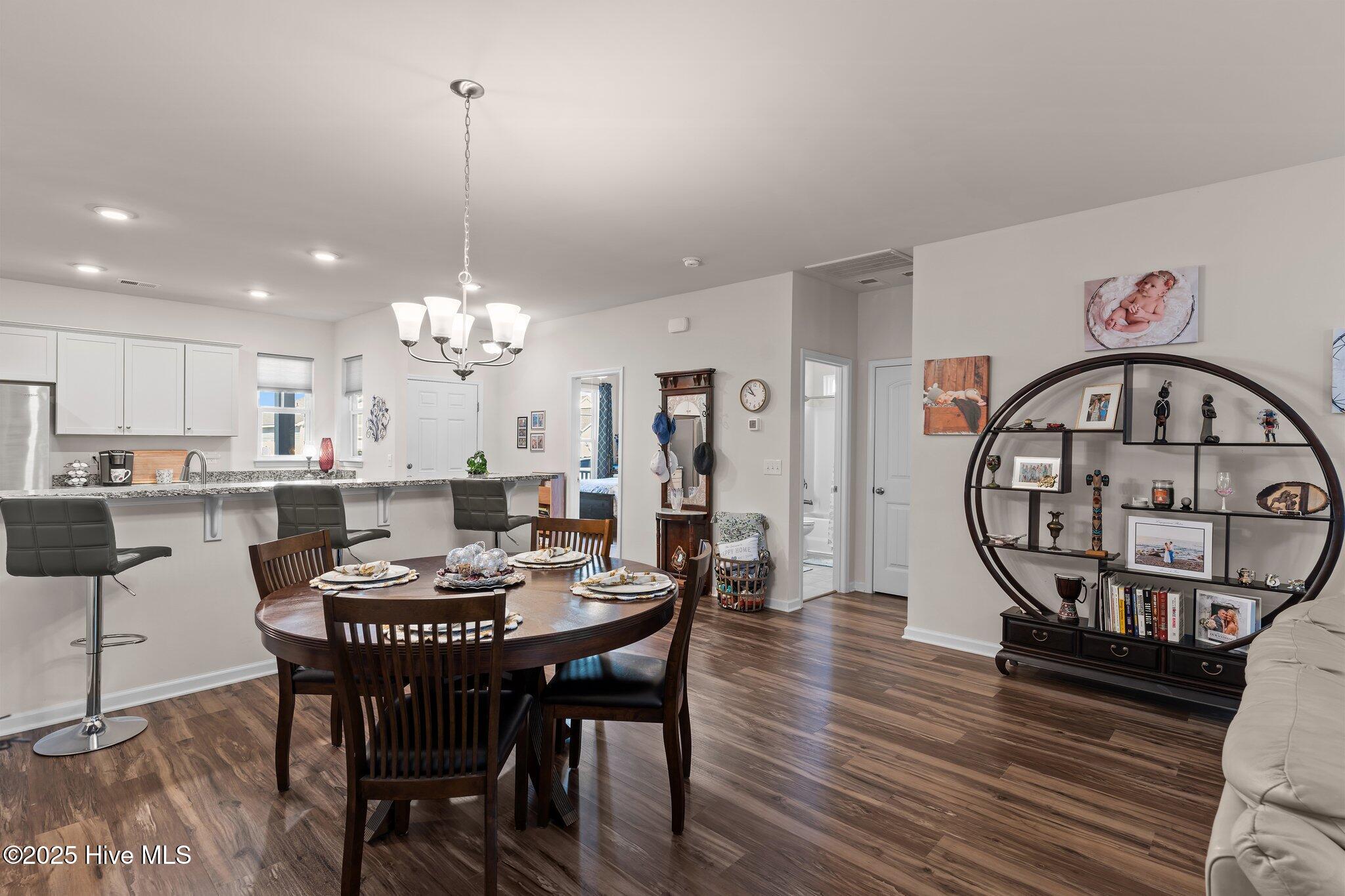 608 Dellcastle Court NW