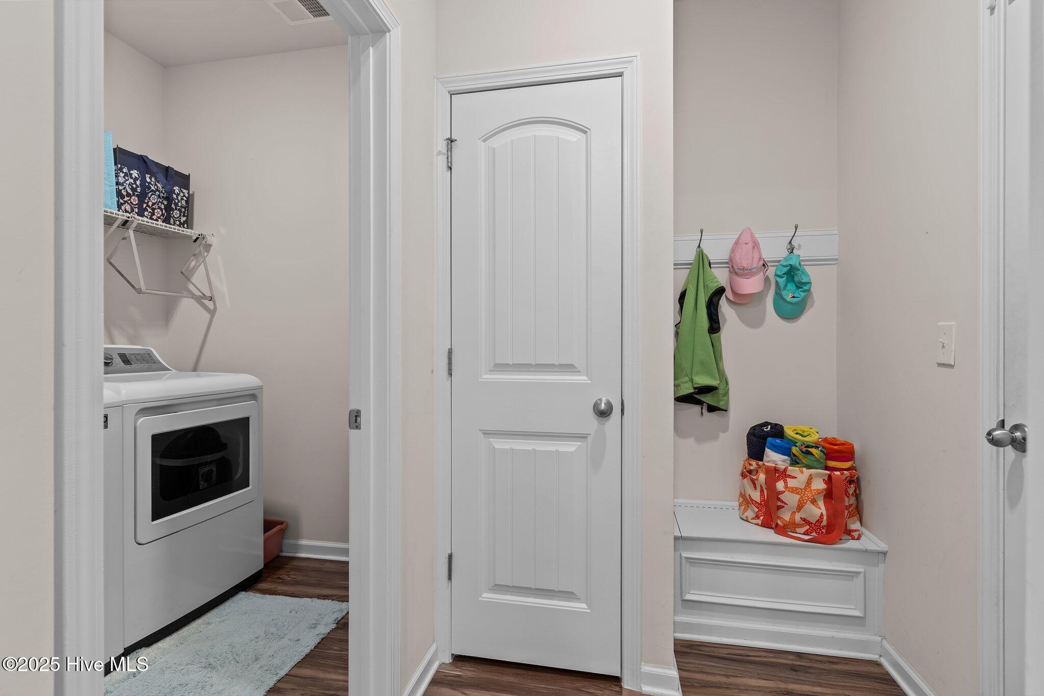 608 Dellcastle Court NW