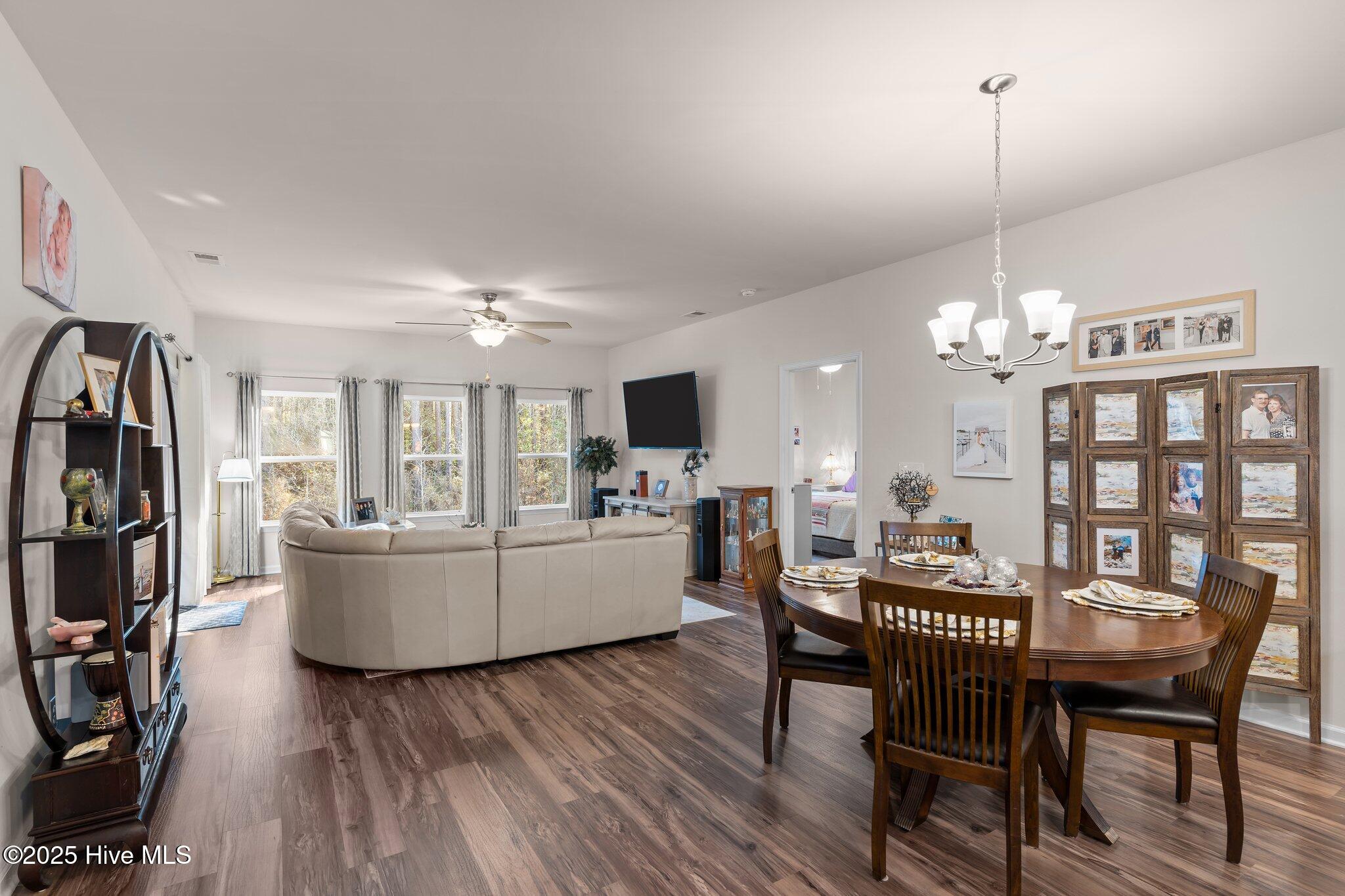 608 Dellcastle Court NW