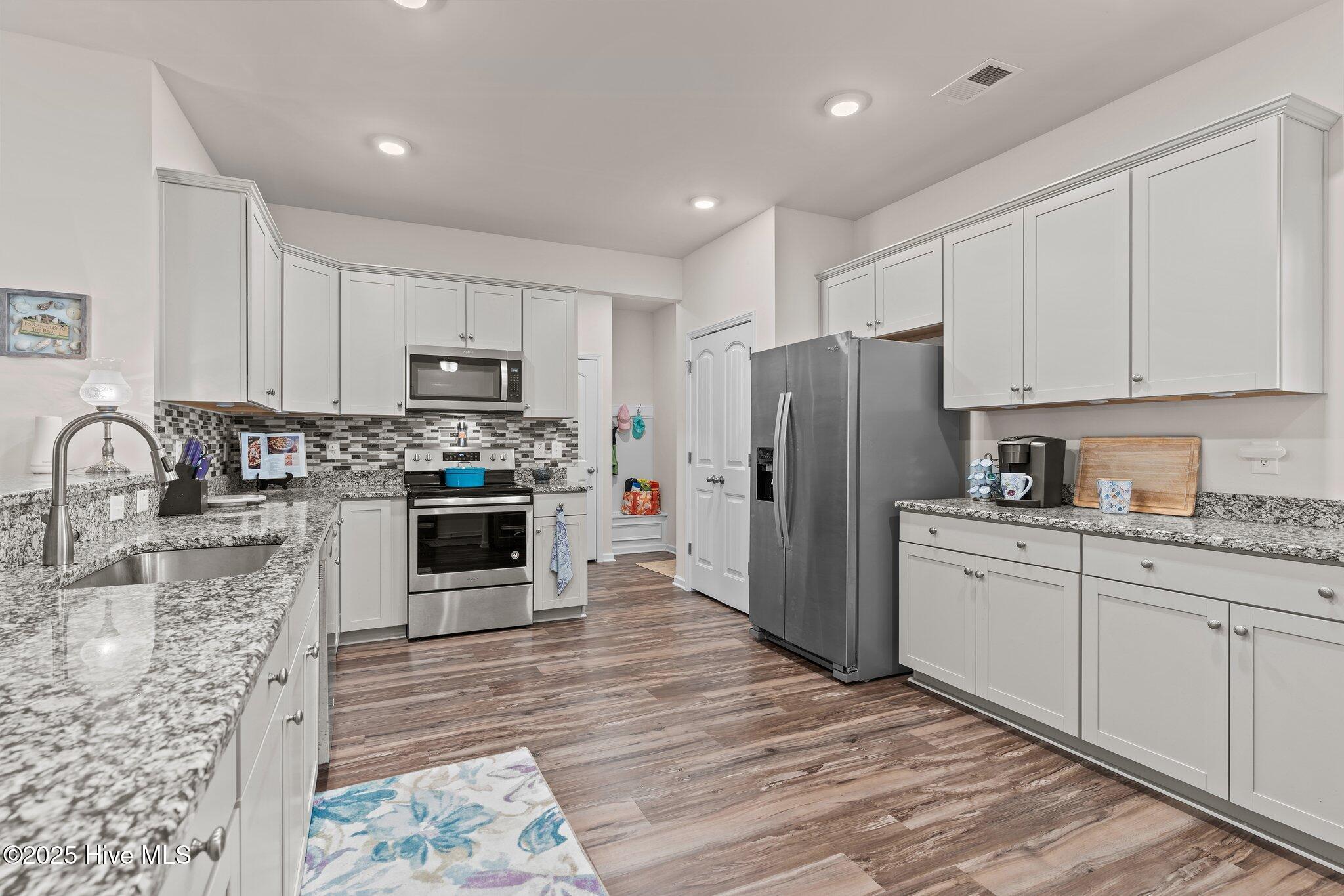 608 Dellcastle Court NW