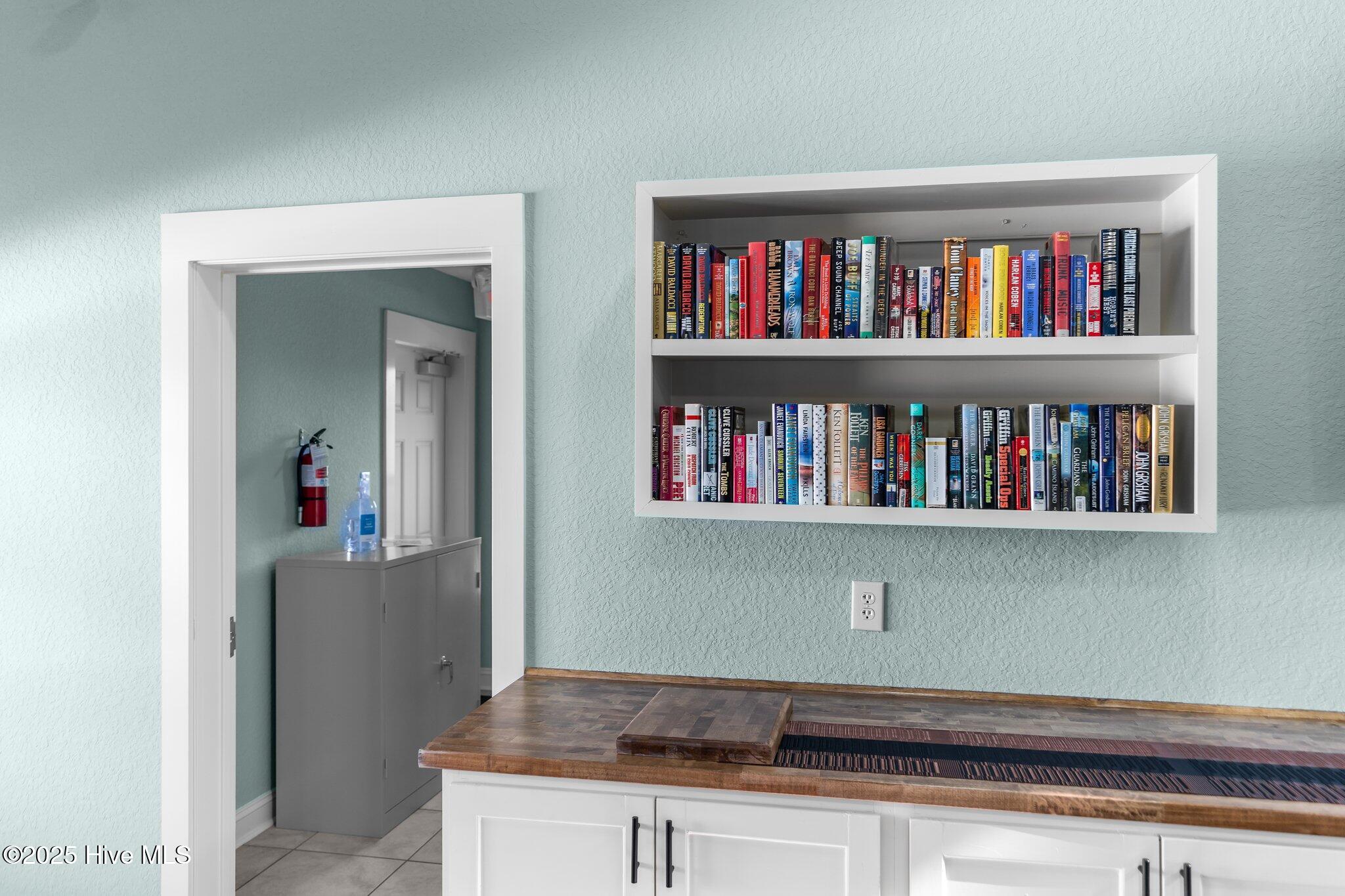 608 Dellcastle Court NW