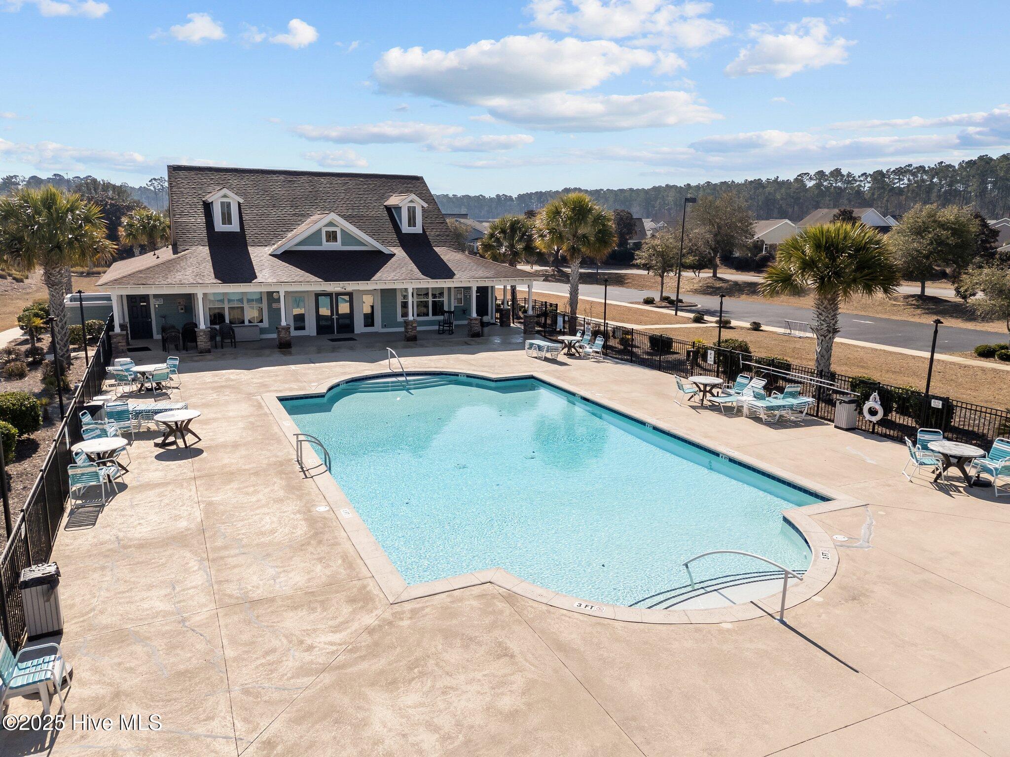 608 Dellcastle Court NW