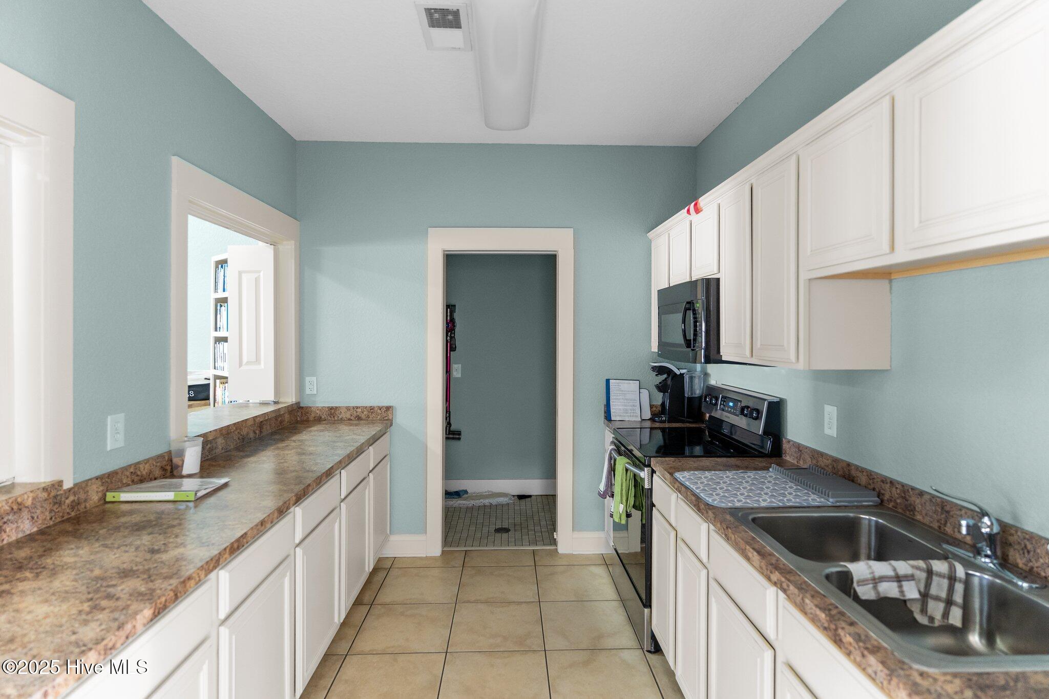 608 Dellcastle Court NW