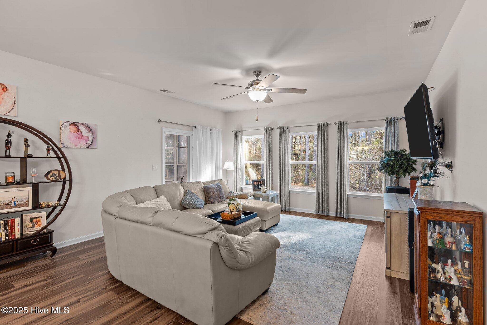 608 Dellcastle Court NW