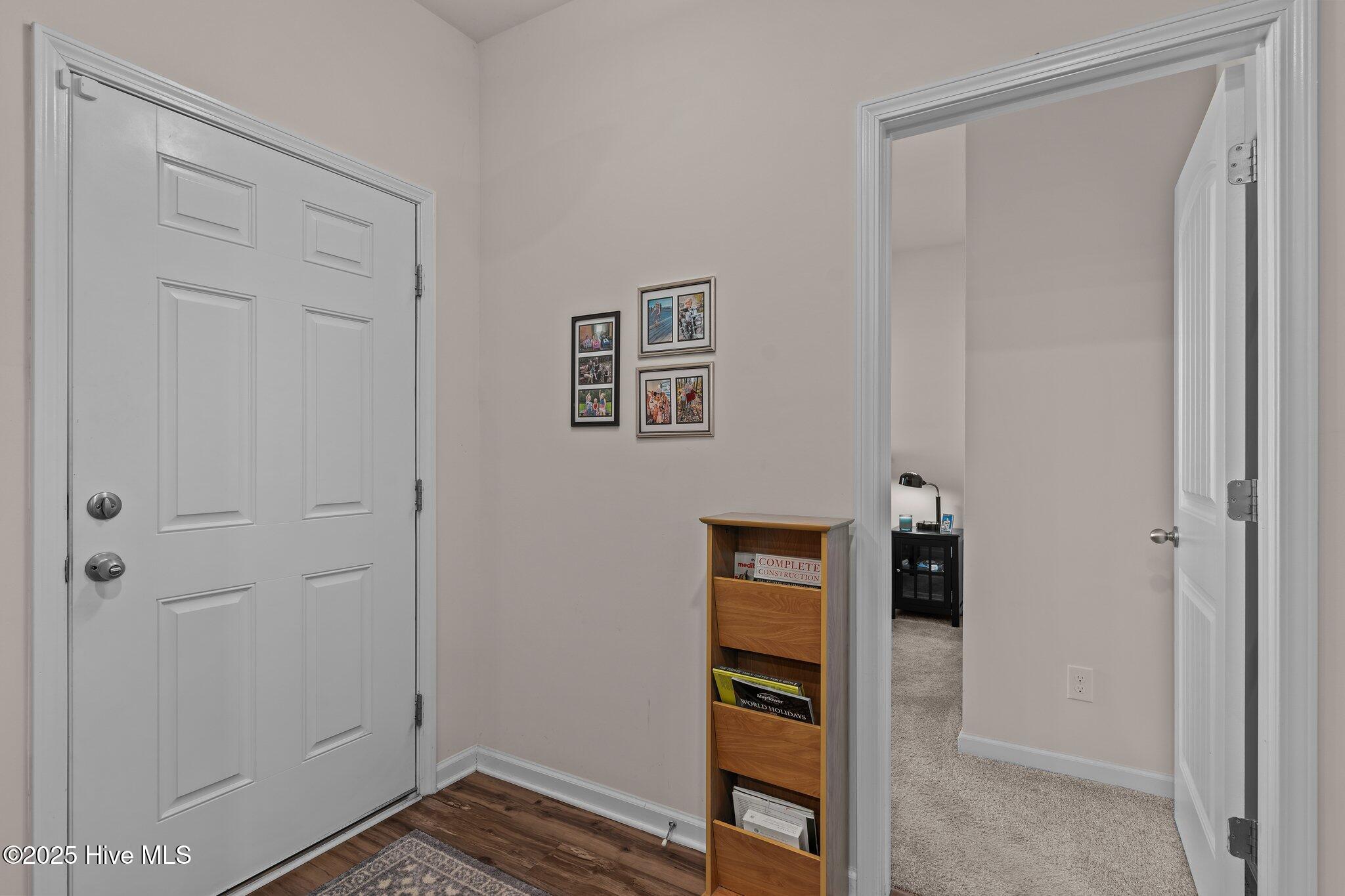 608 Dellcastle Court NW