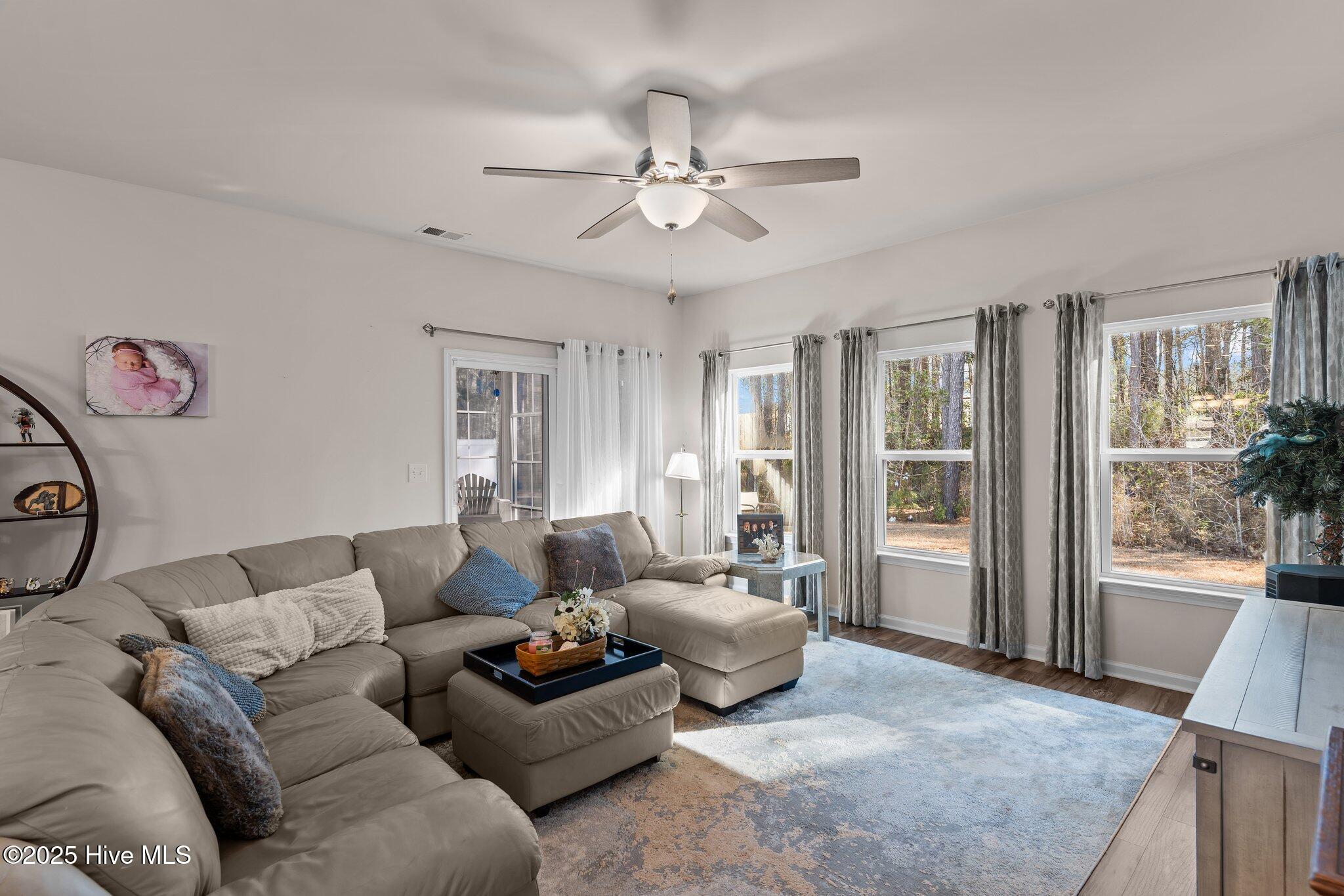 608 Dellcastle Court NW