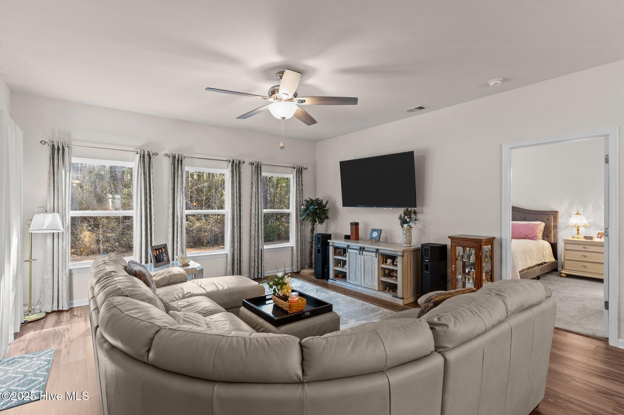 608 Dellcastle Court NW