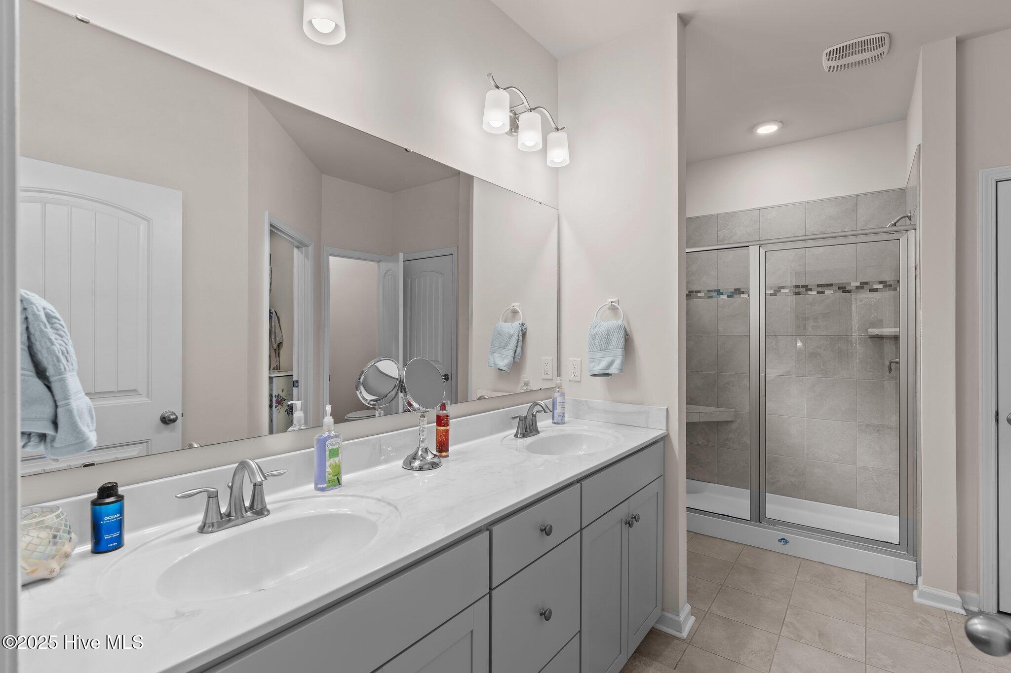 608 Dellcastle Court NW