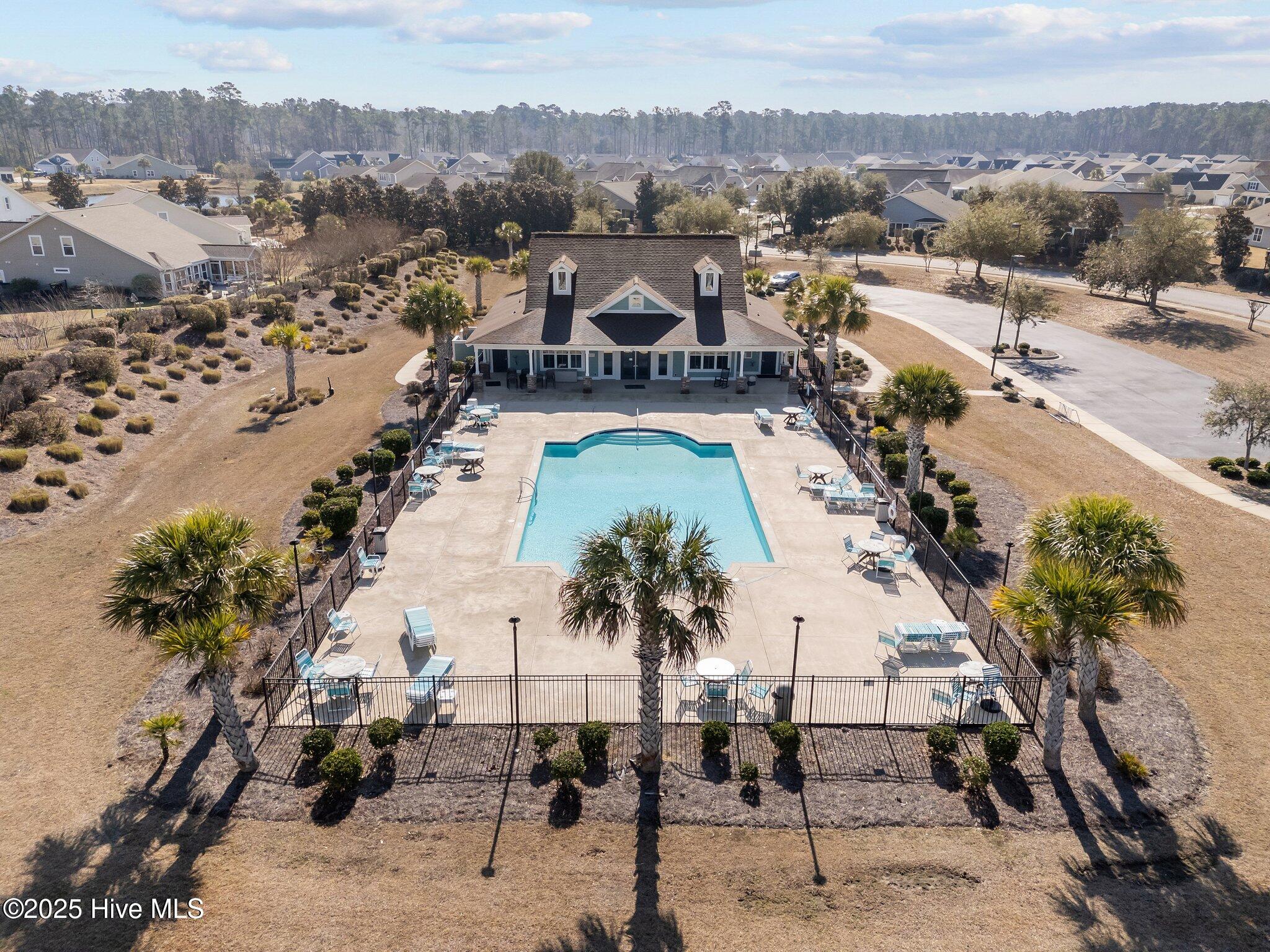 608 Dellcastle Court NW