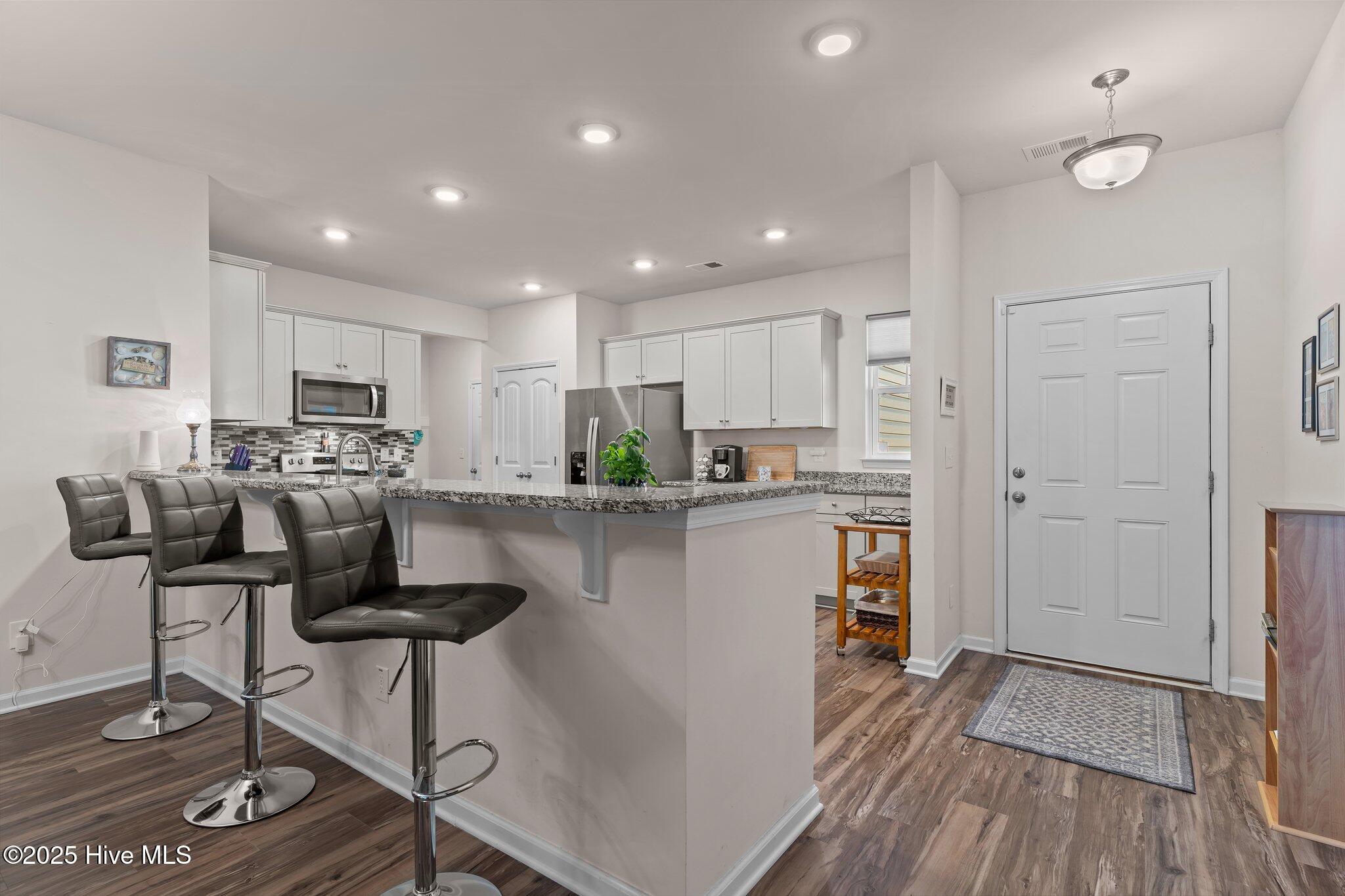 608 Dellcastle Court NW