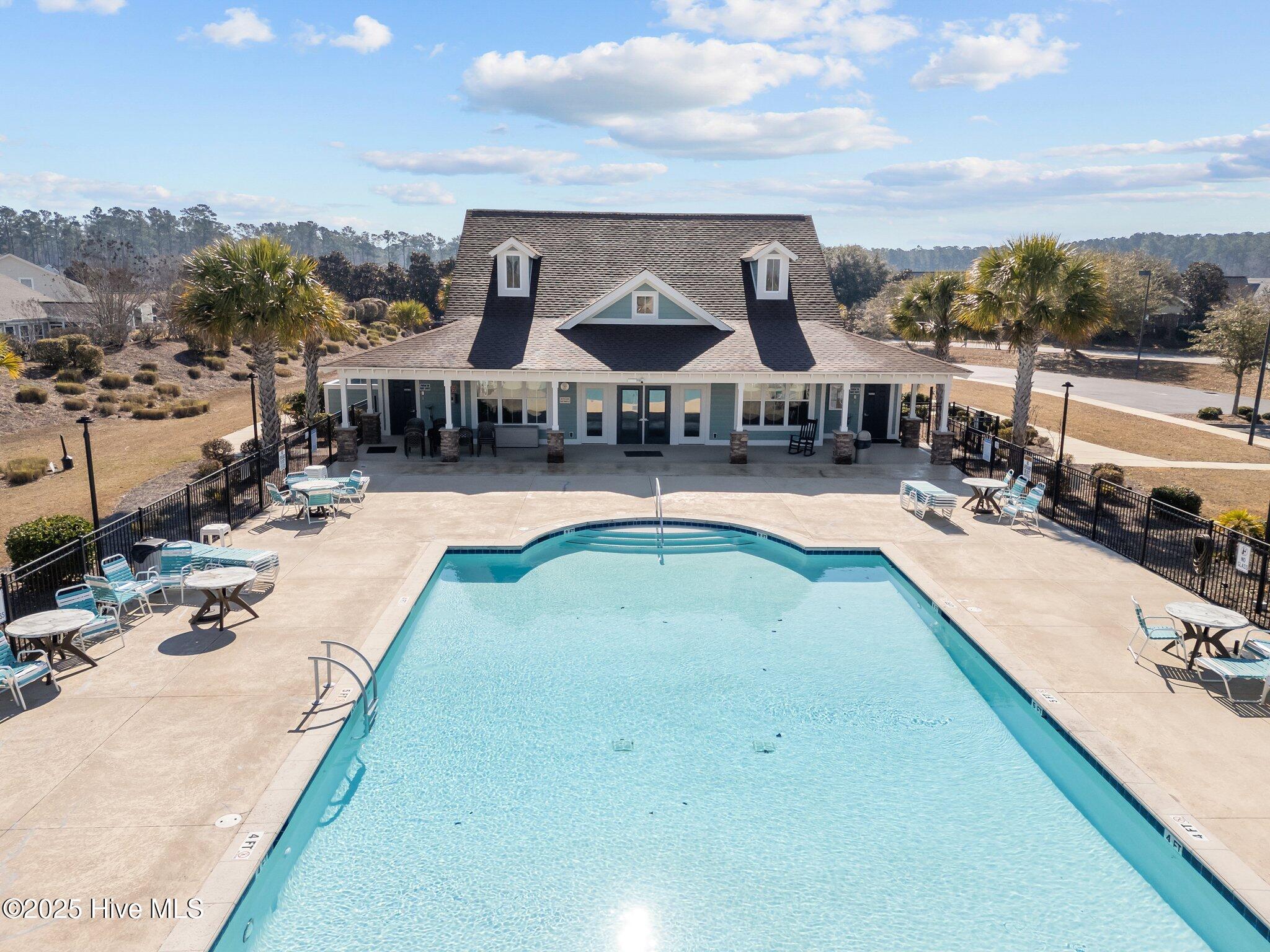 608 Dellcastle Court NW