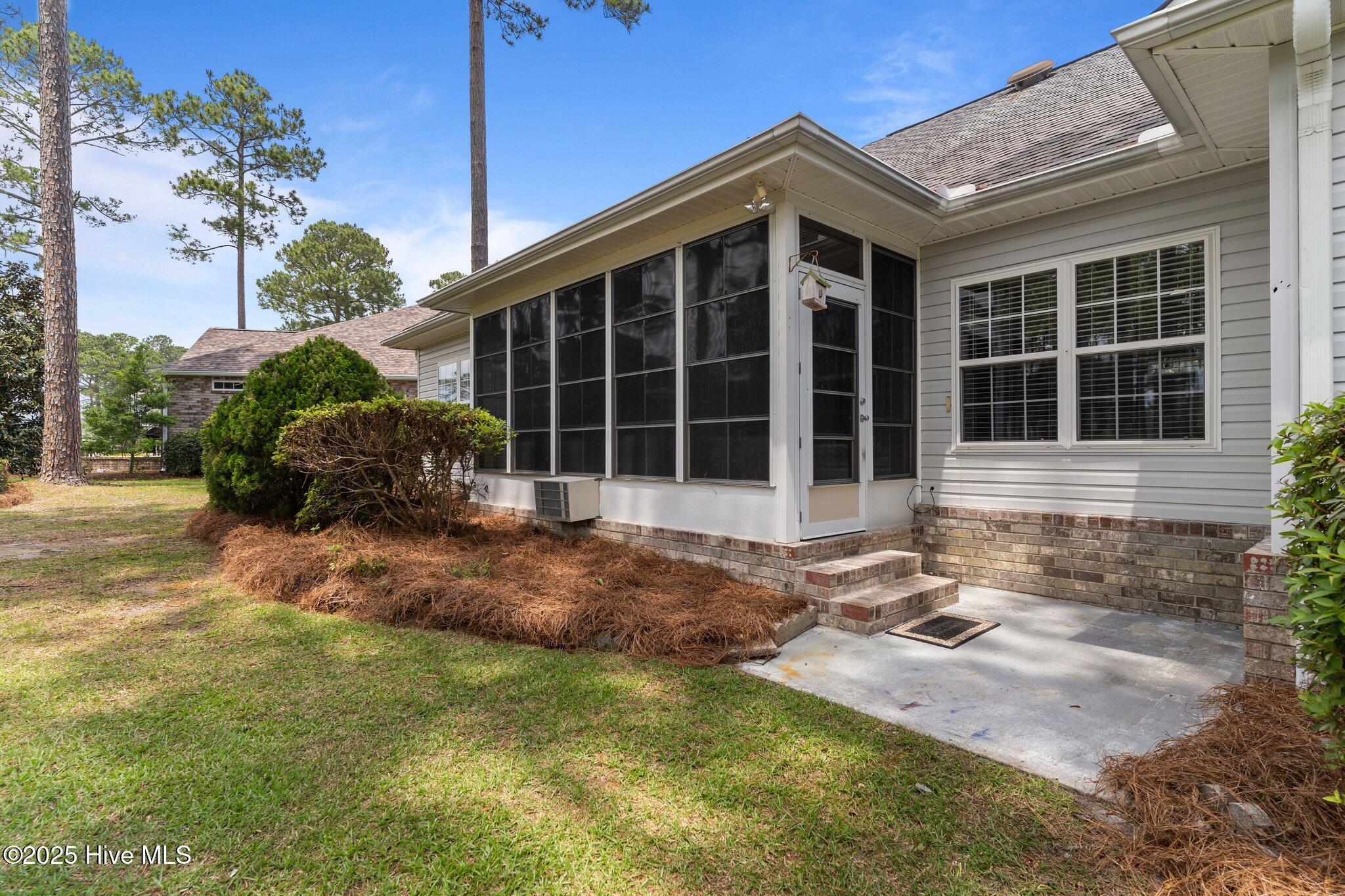 533 Montaigne Court NW