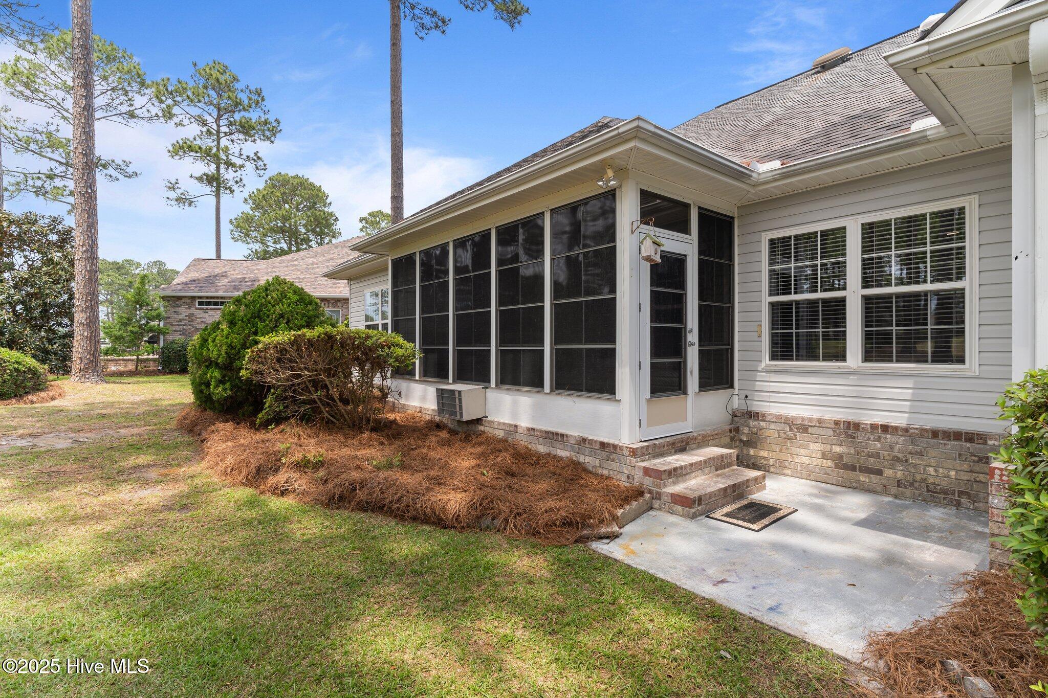 533 Montaigne Court NW