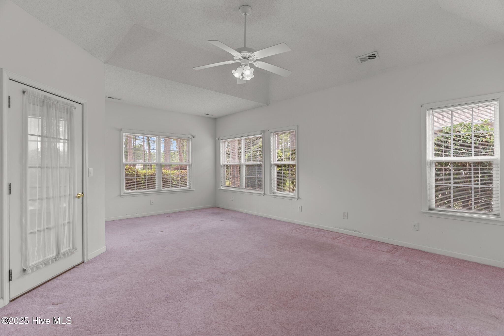 533 Montaigne Court NW