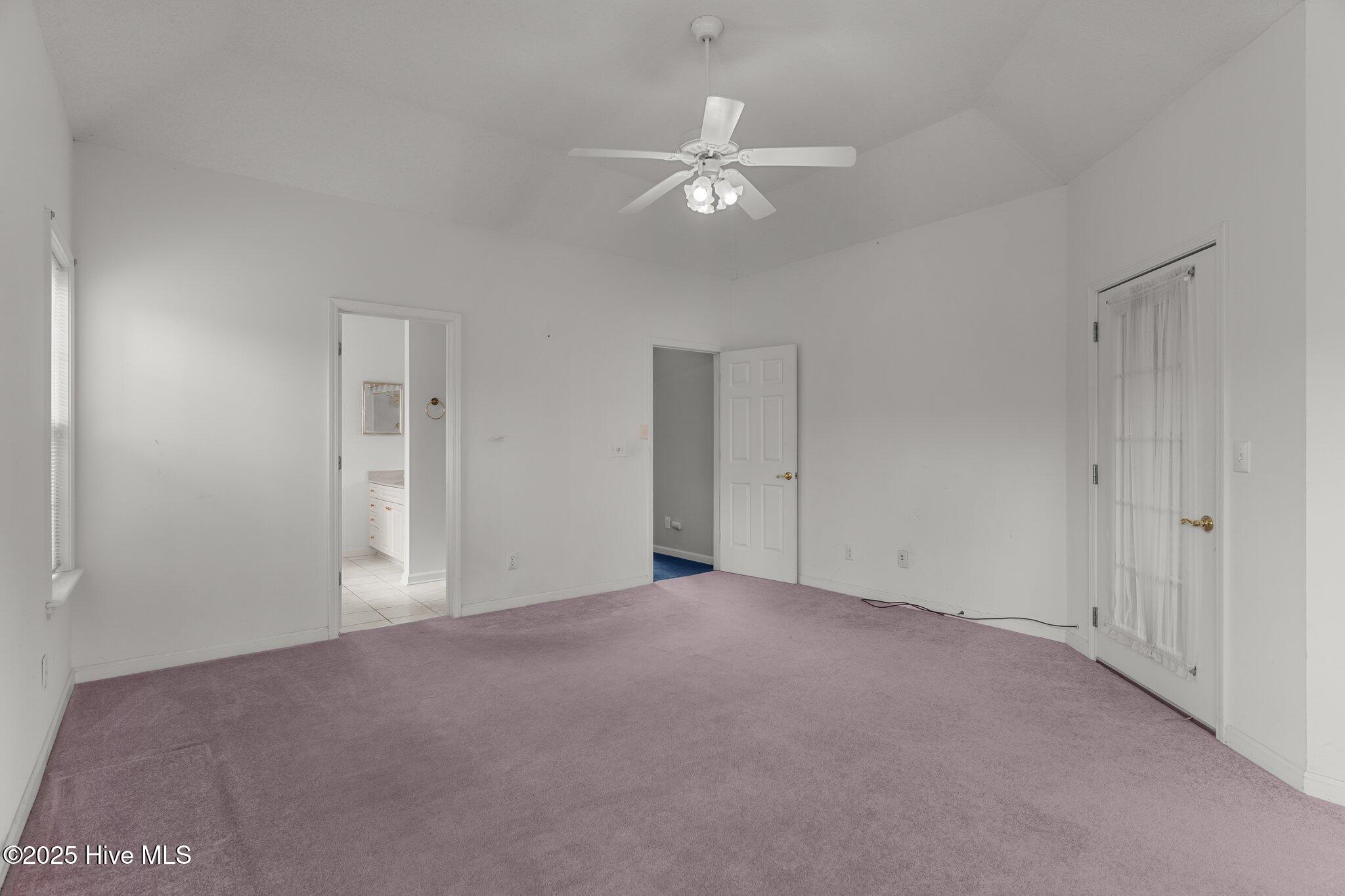 533 Montaigne Court NW