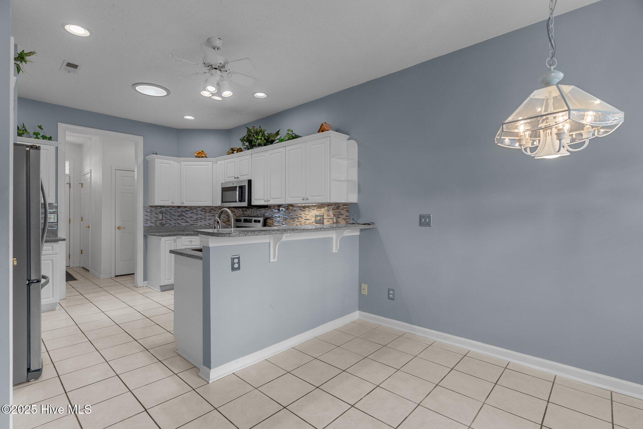 533 Montaigne Court NW