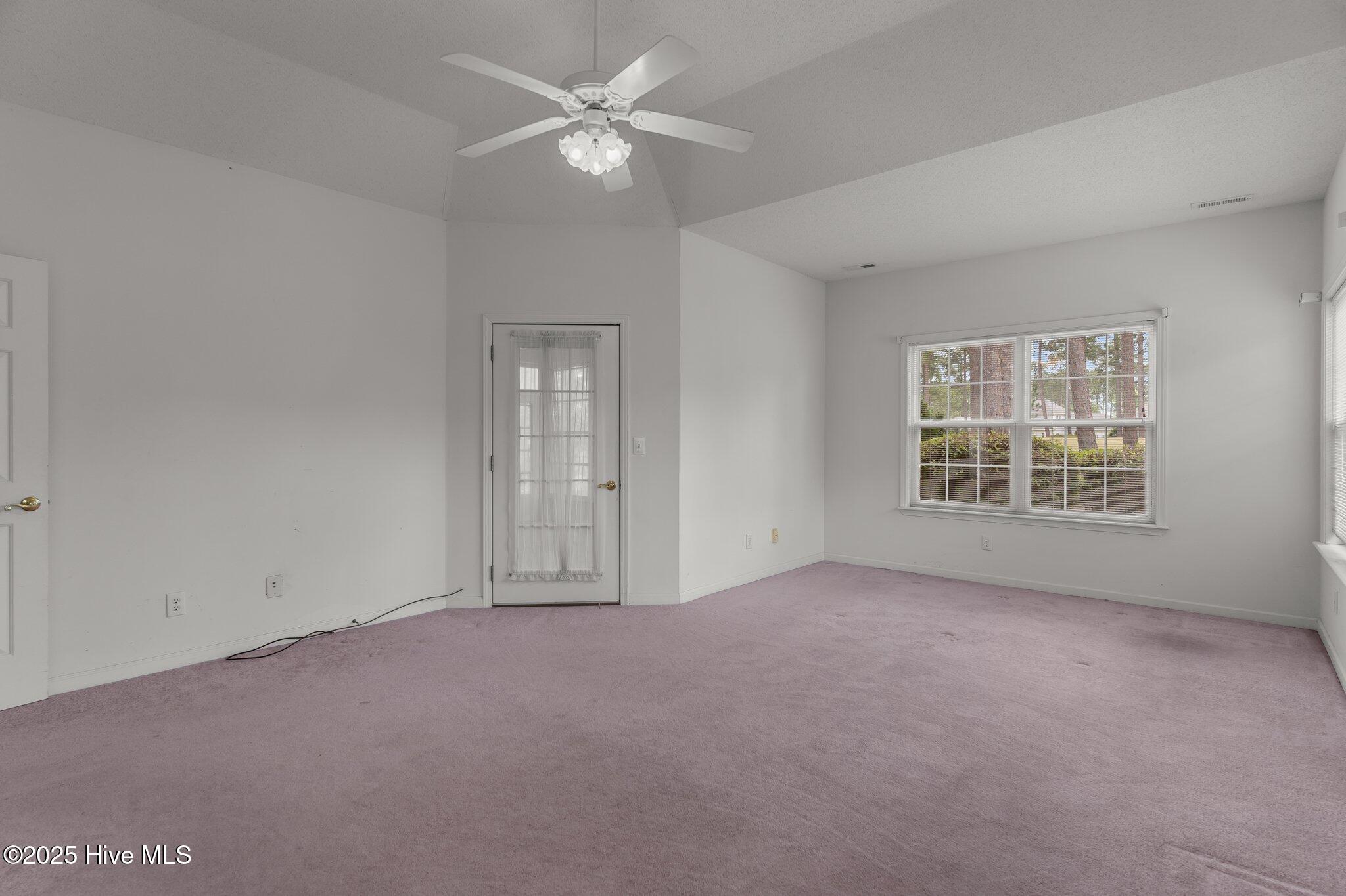 533 Montaigne Court NW