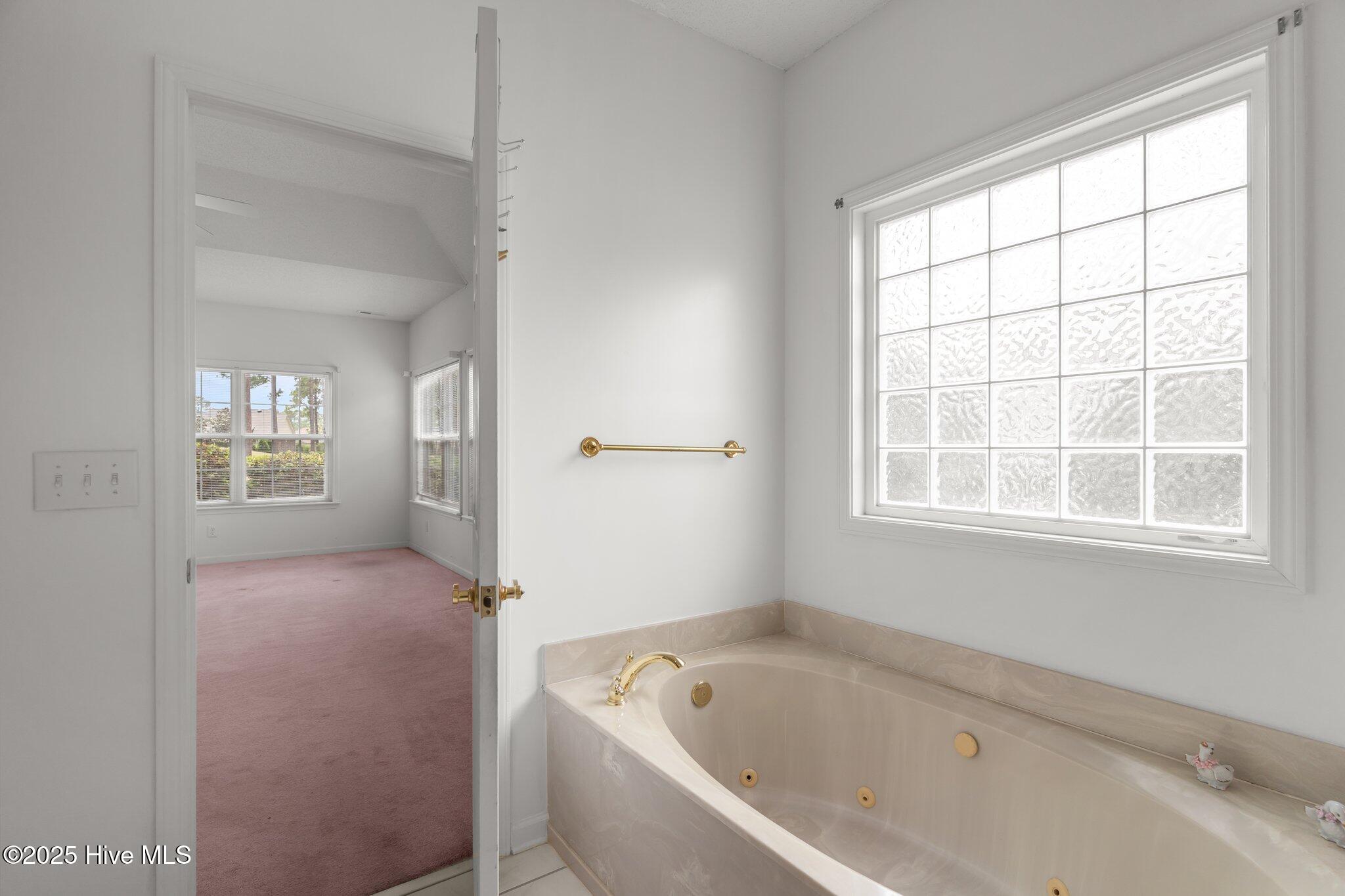 533 Montaigne Court NW