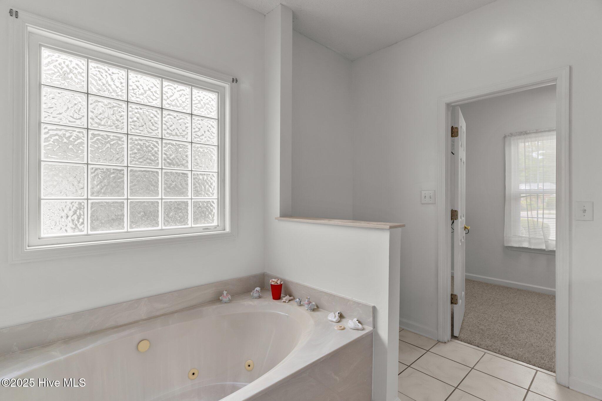 533 Montaigne Court NW