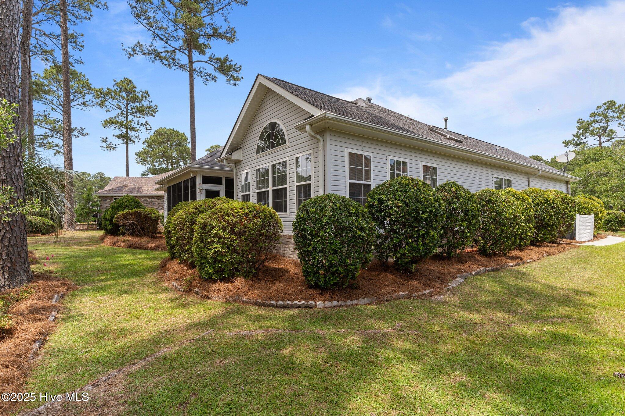 533 Montaigne Court NW