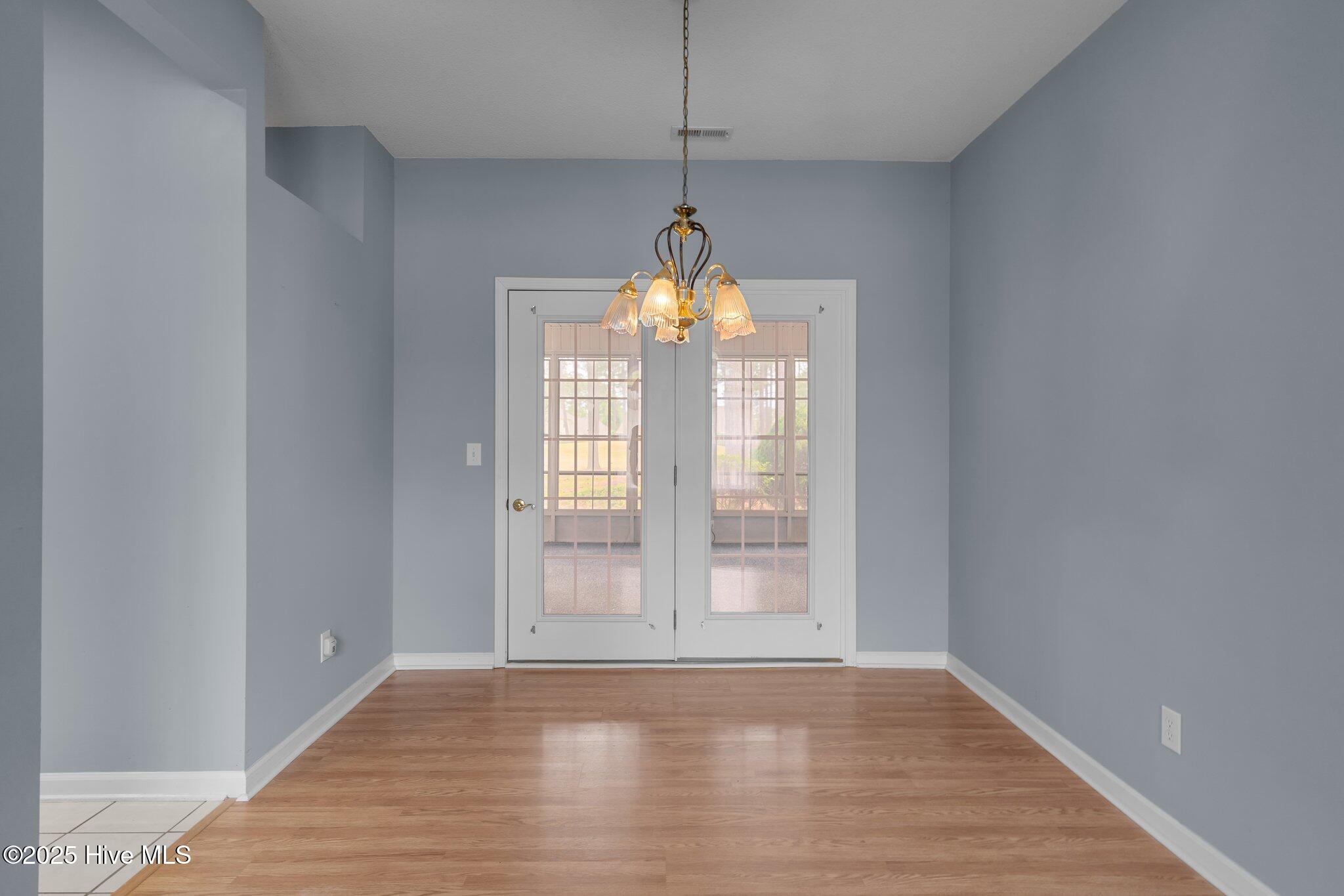 533 Montaigne Court NW