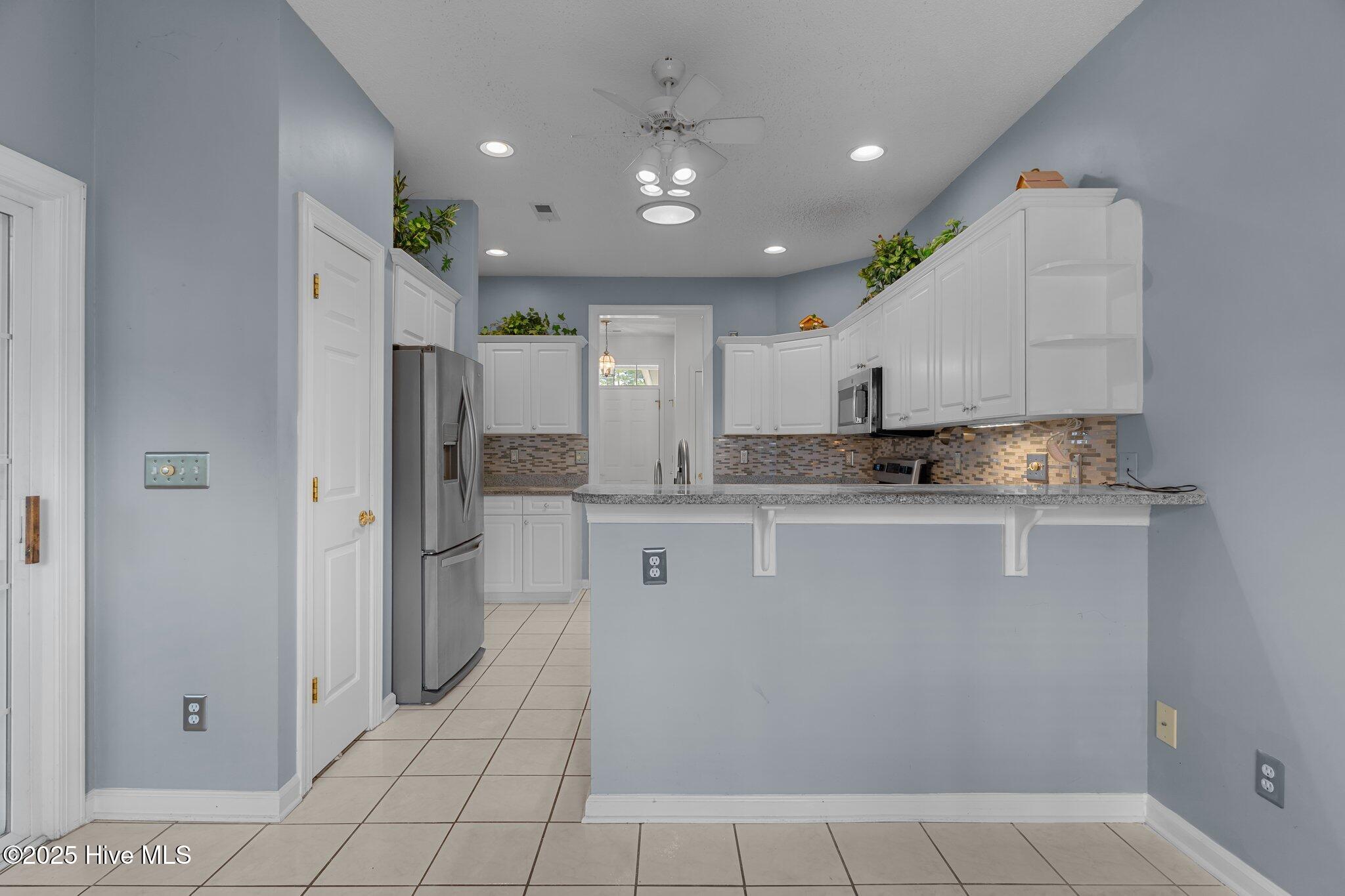 533 Montaigne Court NW